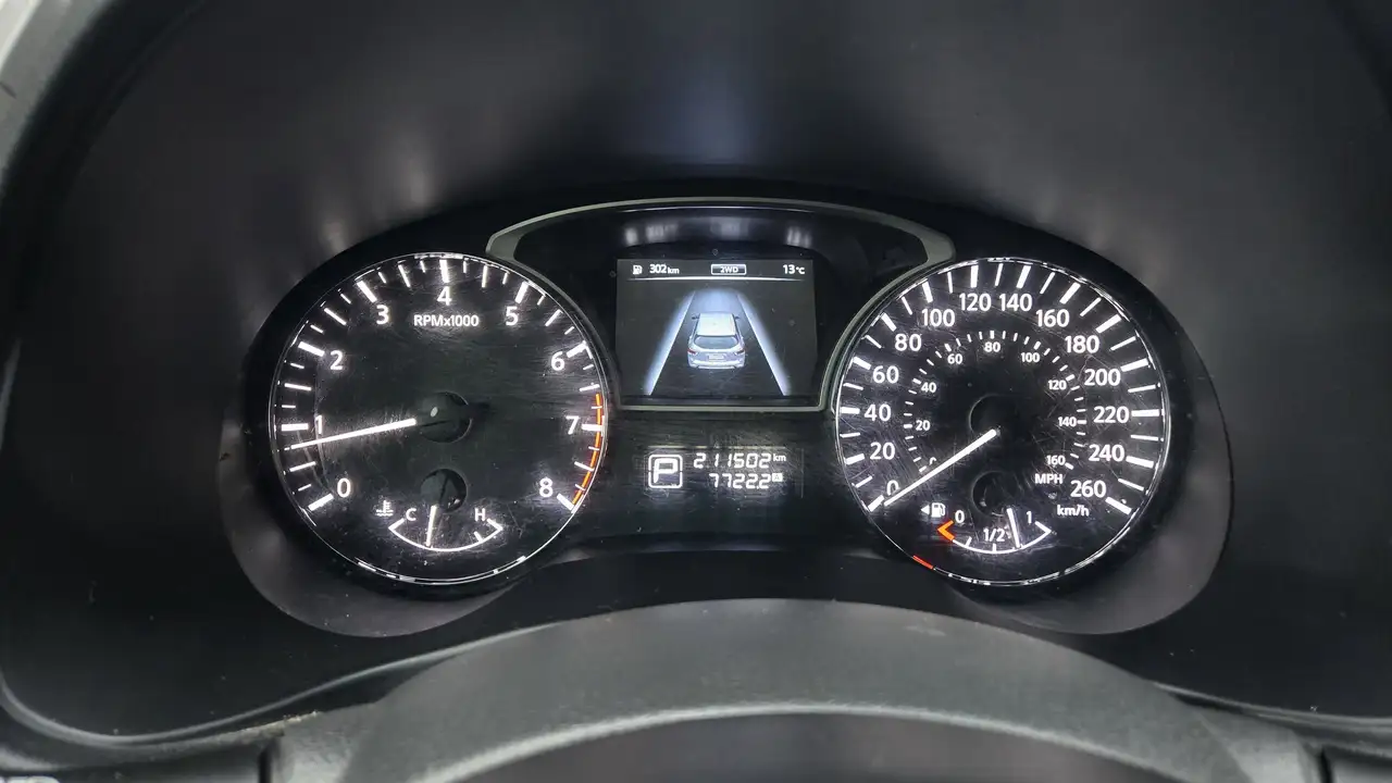 Nissan Pathfinder снимка Nissan Pathfinder