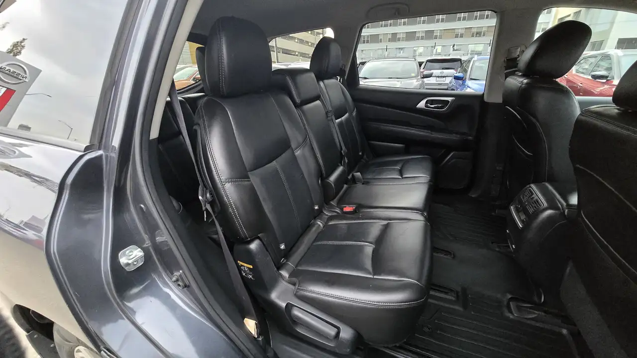 Nissan Pathfinder снимка Nissan Pathfinder