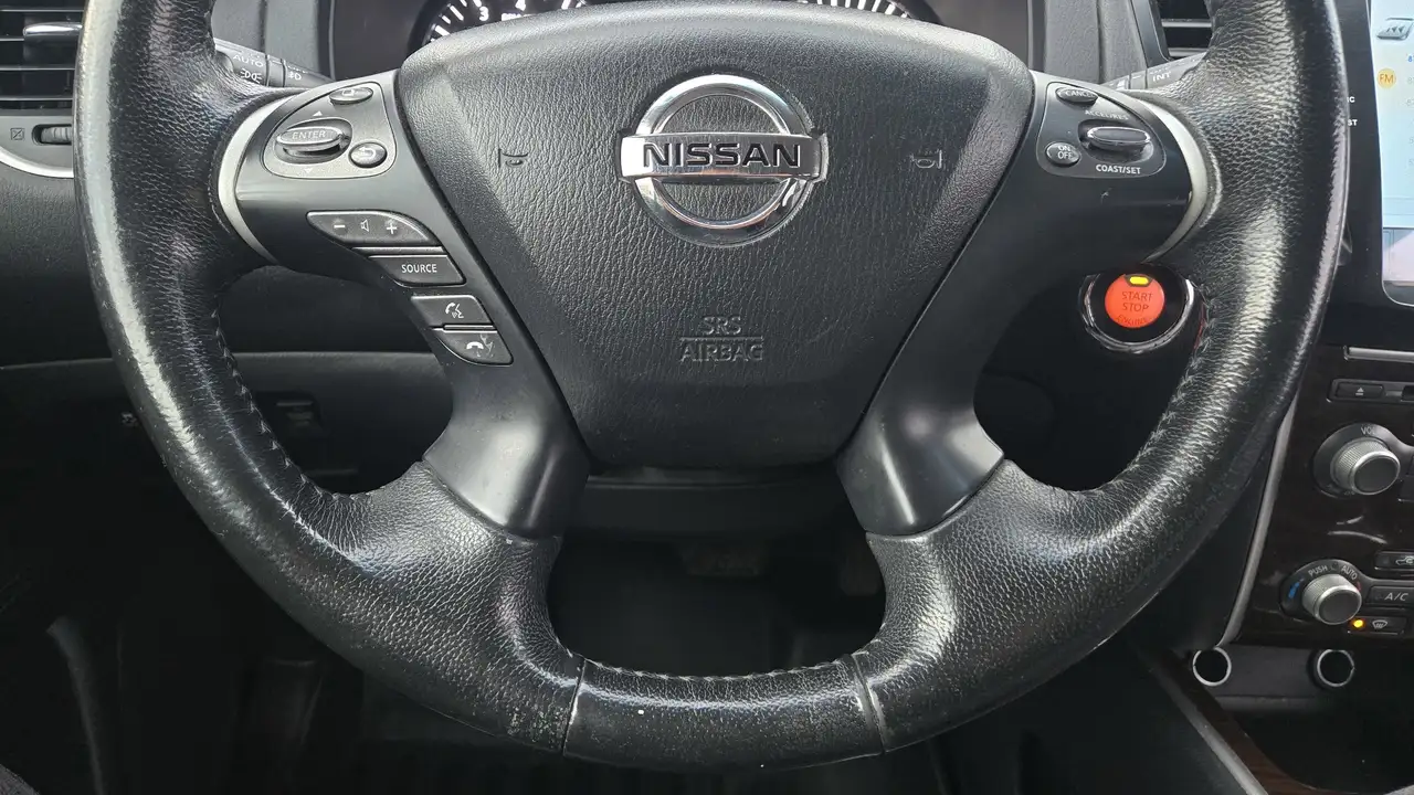 Nissan Pathfinder снимка Nissan Pathfinder