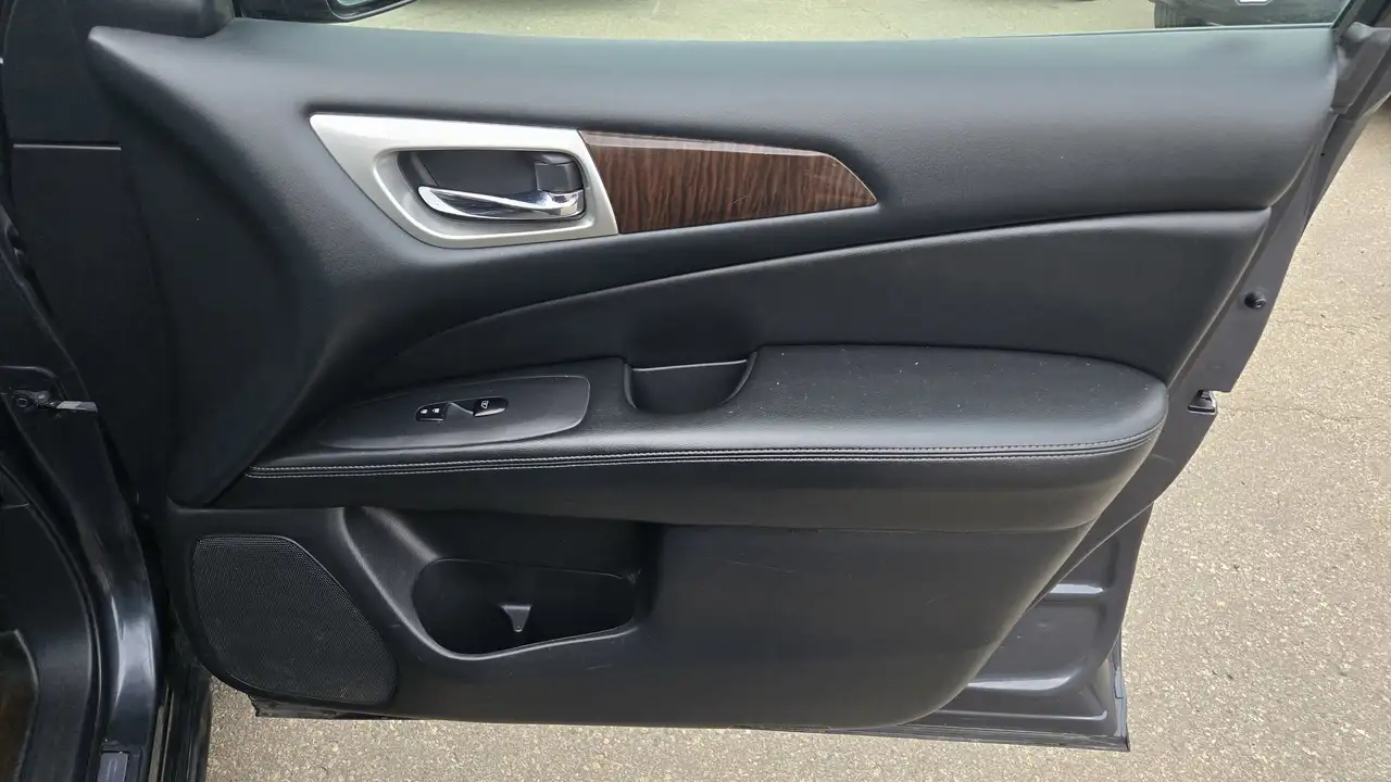 Nissan Pathfinder снимка Nissan Pathfinder