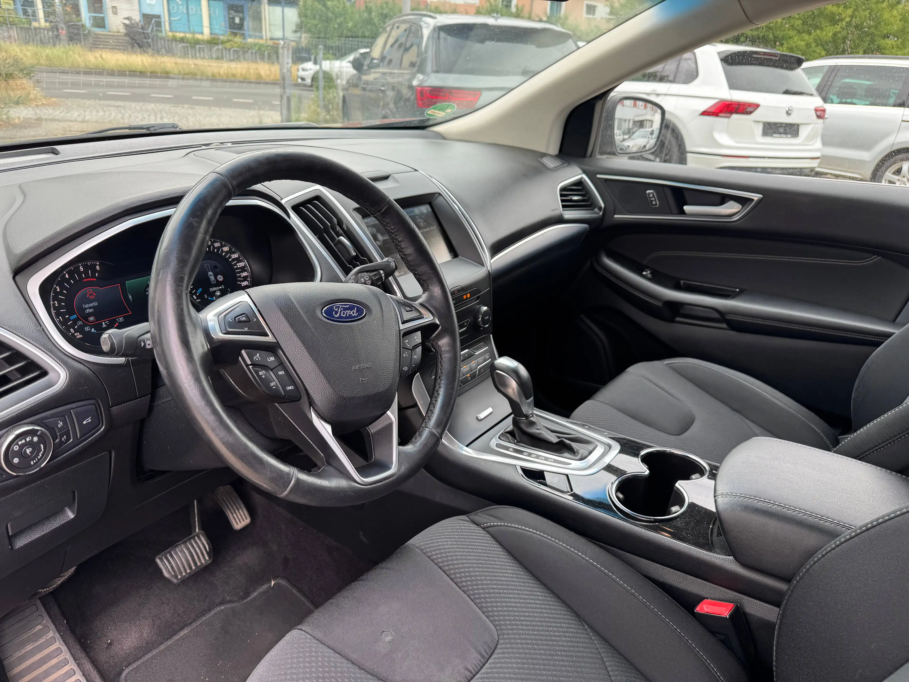 Ford Edge Titanium 4x4 — photo 11