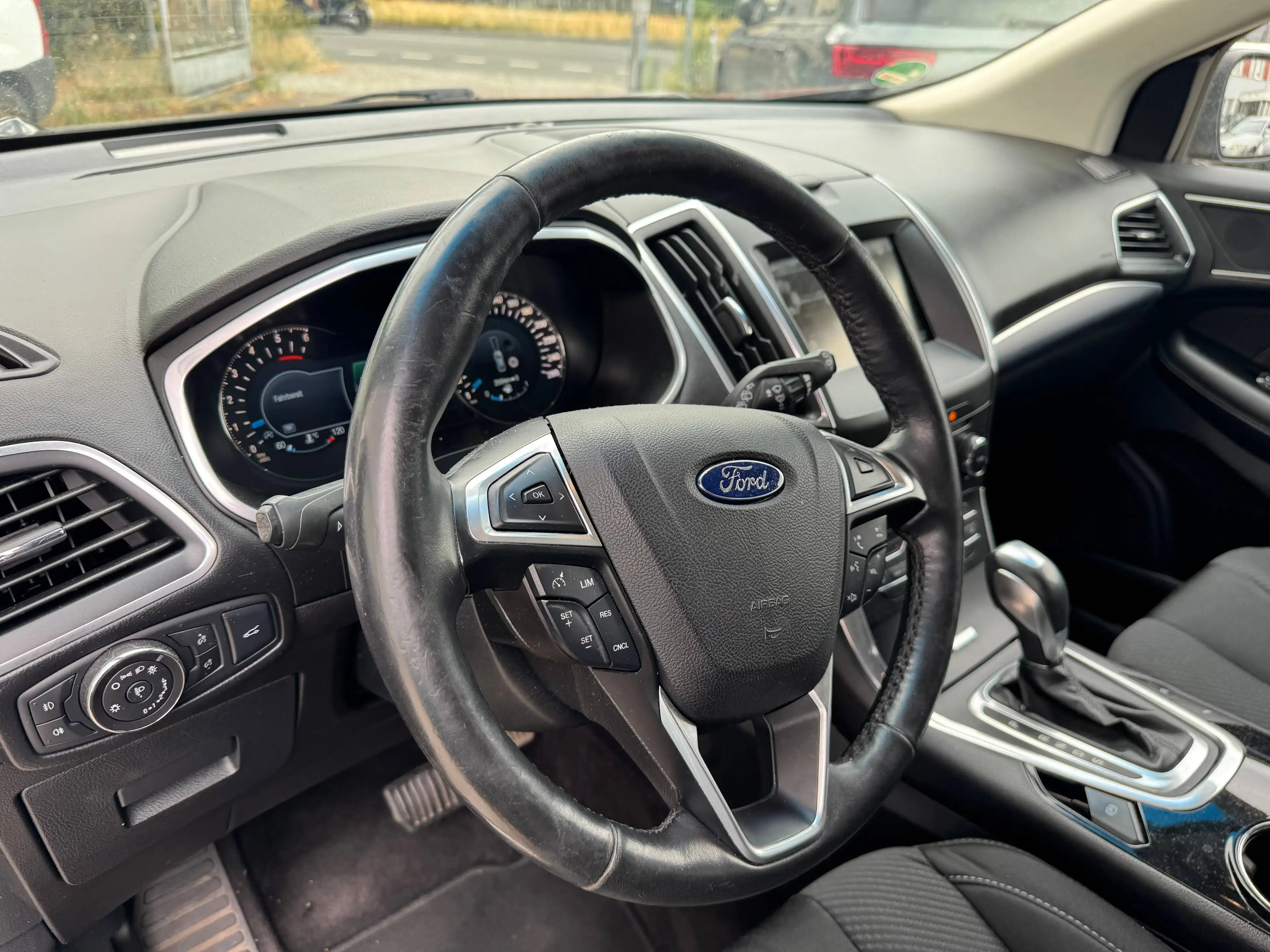 Ford Edge Titanium 4x4 — photo 12