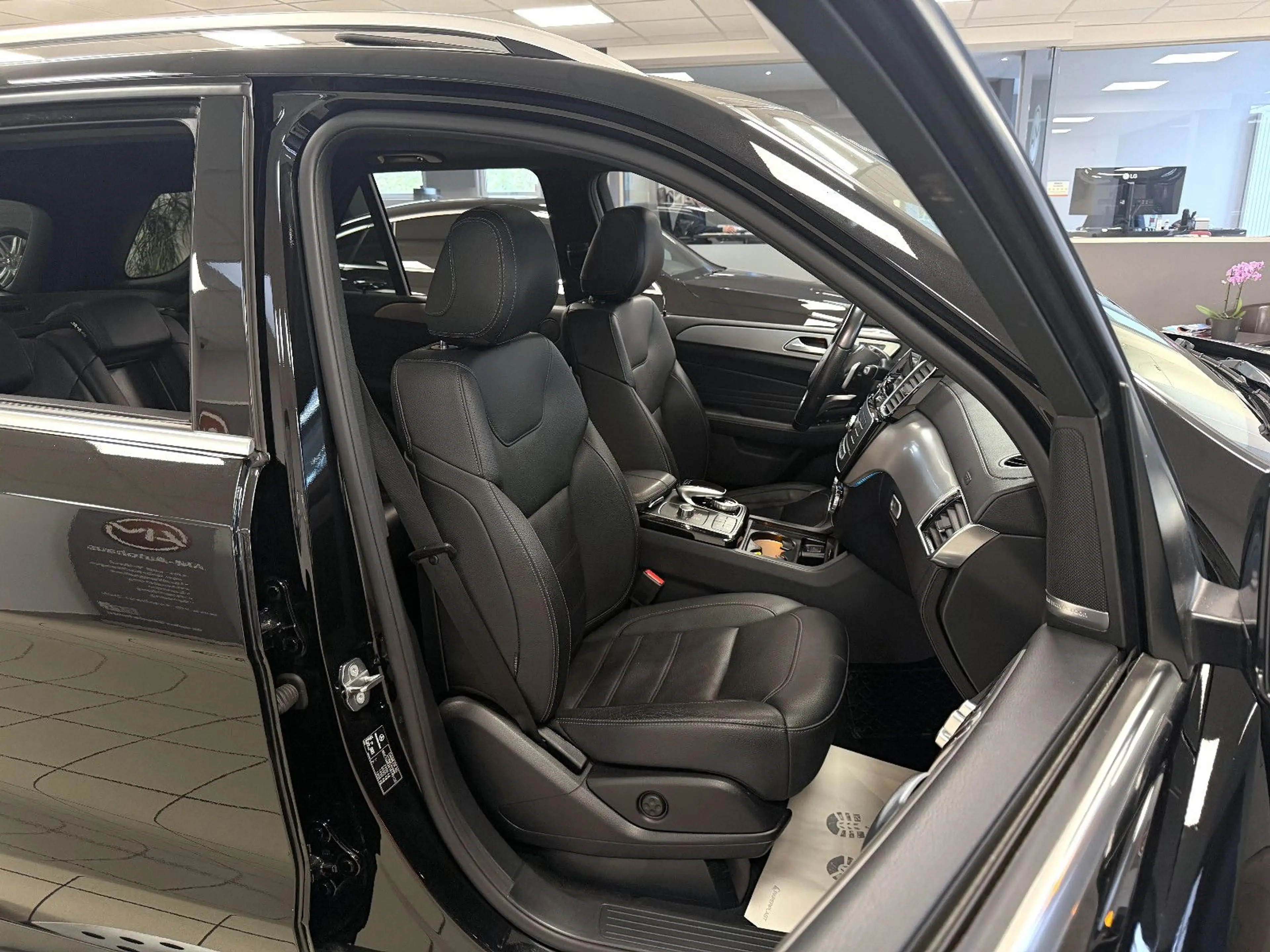 Mercedes-Benz GLE 350 4M *AMG*Night*GlasSD*ACC*AHK*Memory*360° — photo 14
