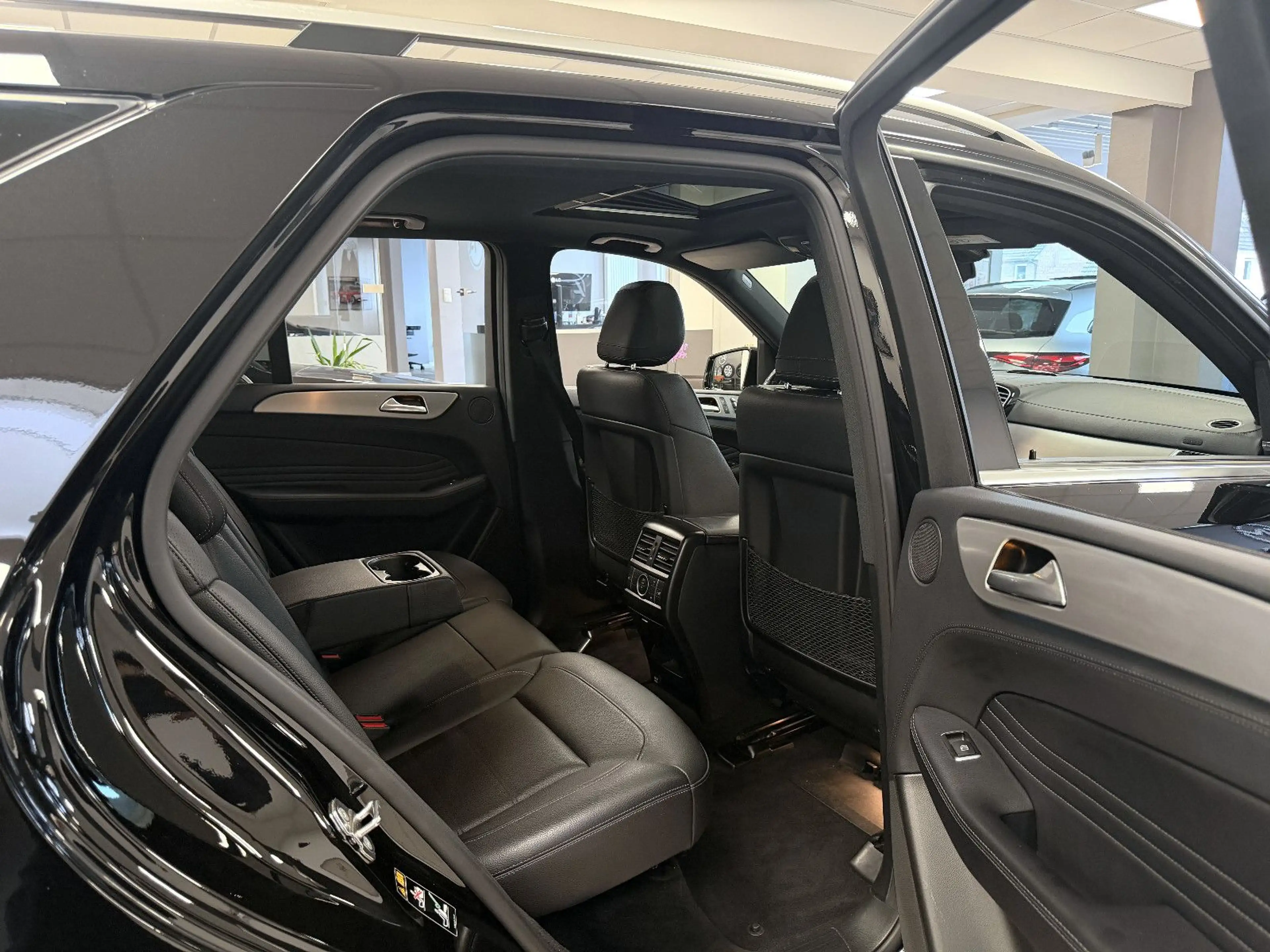Mercedes-Benz GLE 350 4M *AMG*Night*GlasSD*ACC*AHK*Memory*360° — photo 15