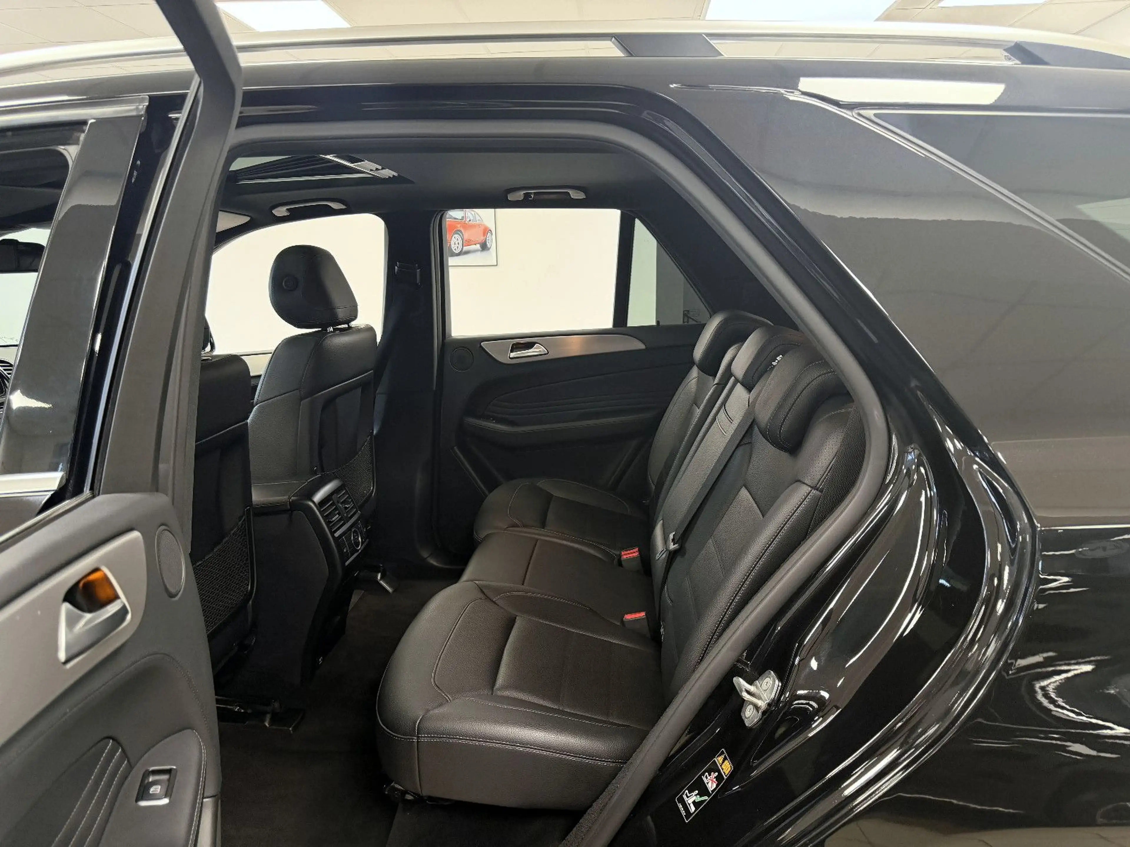 Mercedes-Benz GLE 350 4M *AMG*Night*GlasSD*ACC*AHK*Memory*360° — photo 7