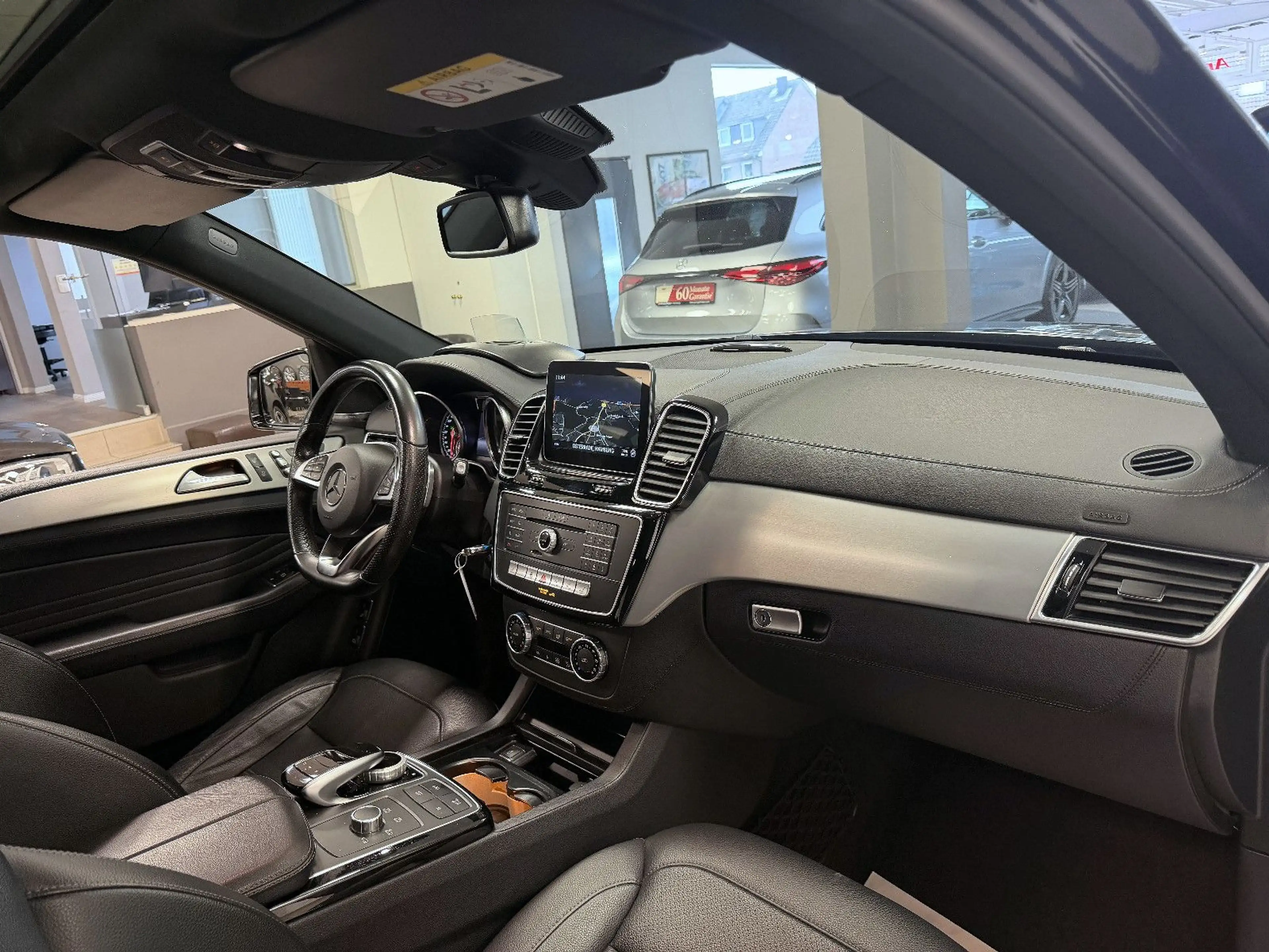 Mercedes-Benz GLE 350 4M *AMG*Night*GlasSD*ACC*AHK*Memory*360° — photo 13