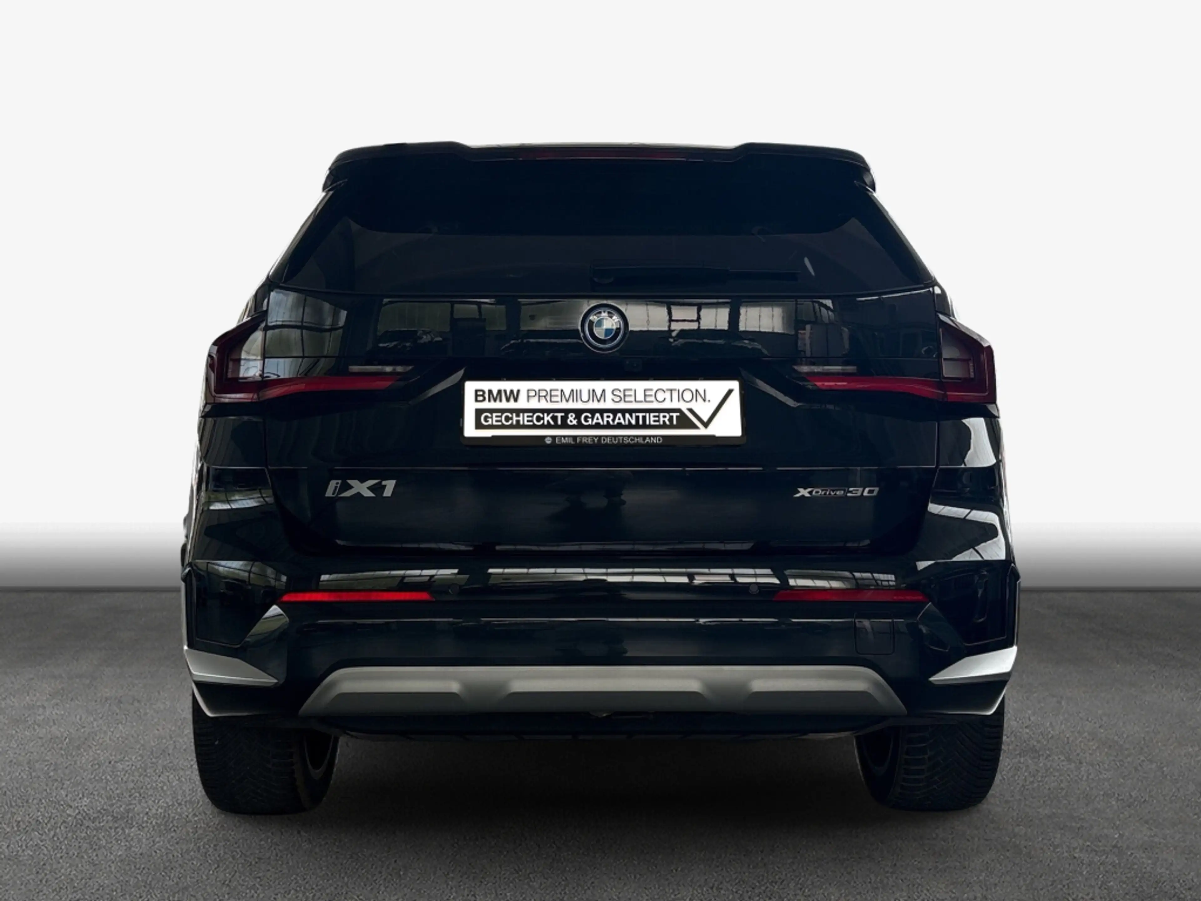 BMW iX1 xDrive30 xLine LED* Head-Up* AHK* — photo 7