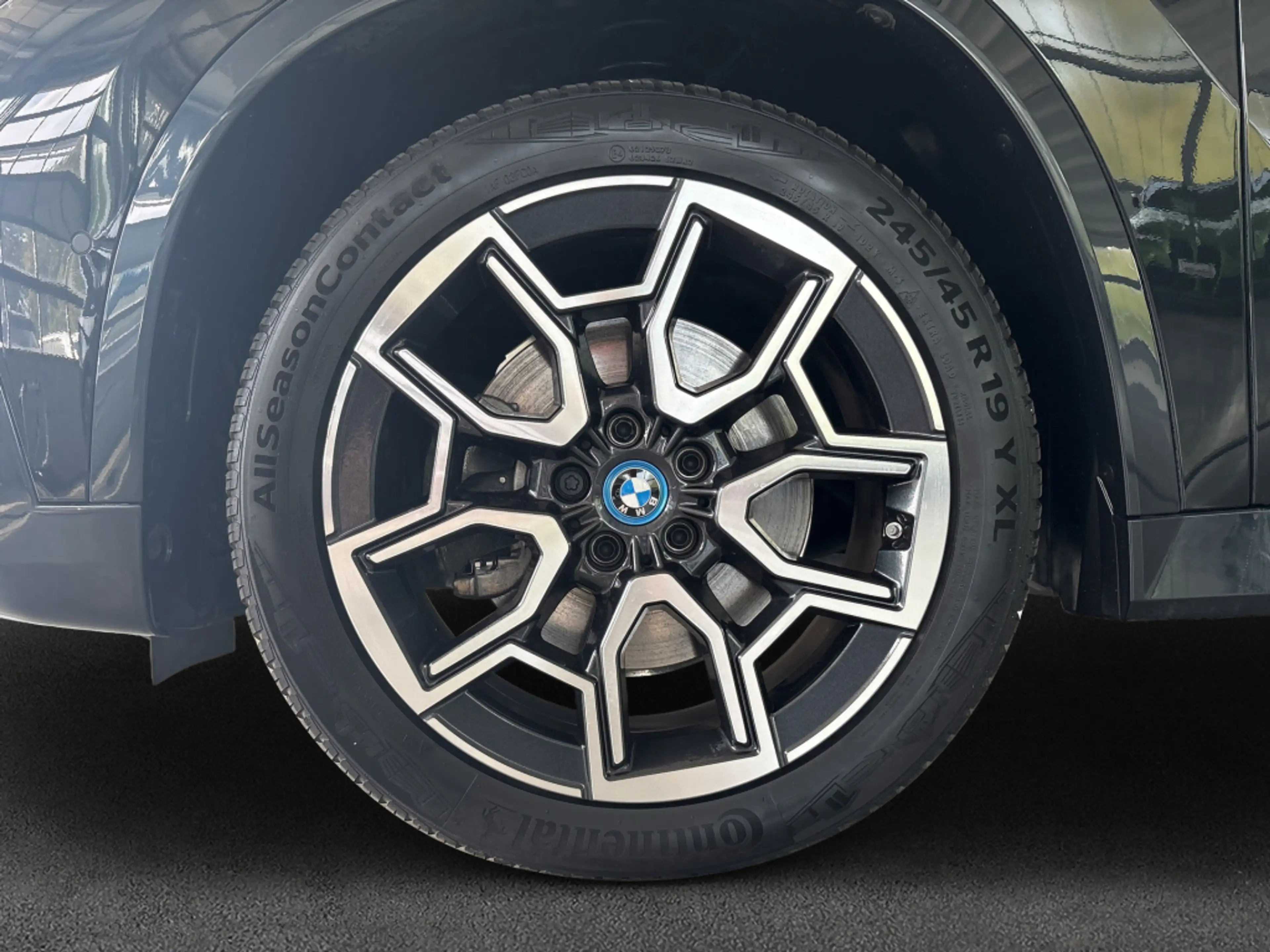 BMW iX1 xDrive30 xLine LED* Head-Up* AHK* — photo 9