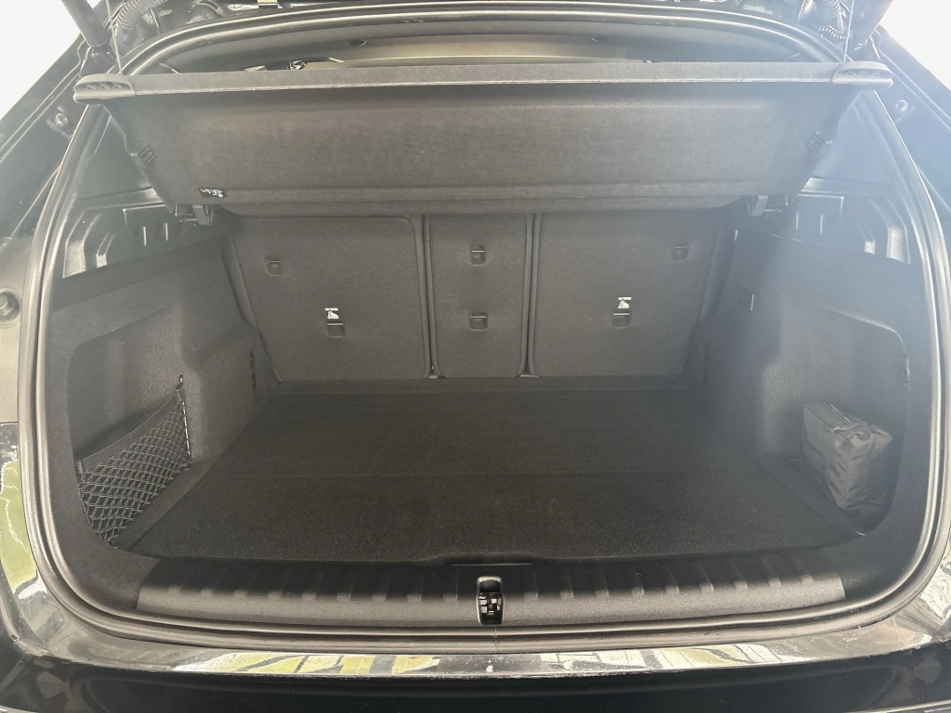 BMW iX1 xDrive30 xLine LED* Head-Up* AHK* — photo 10
