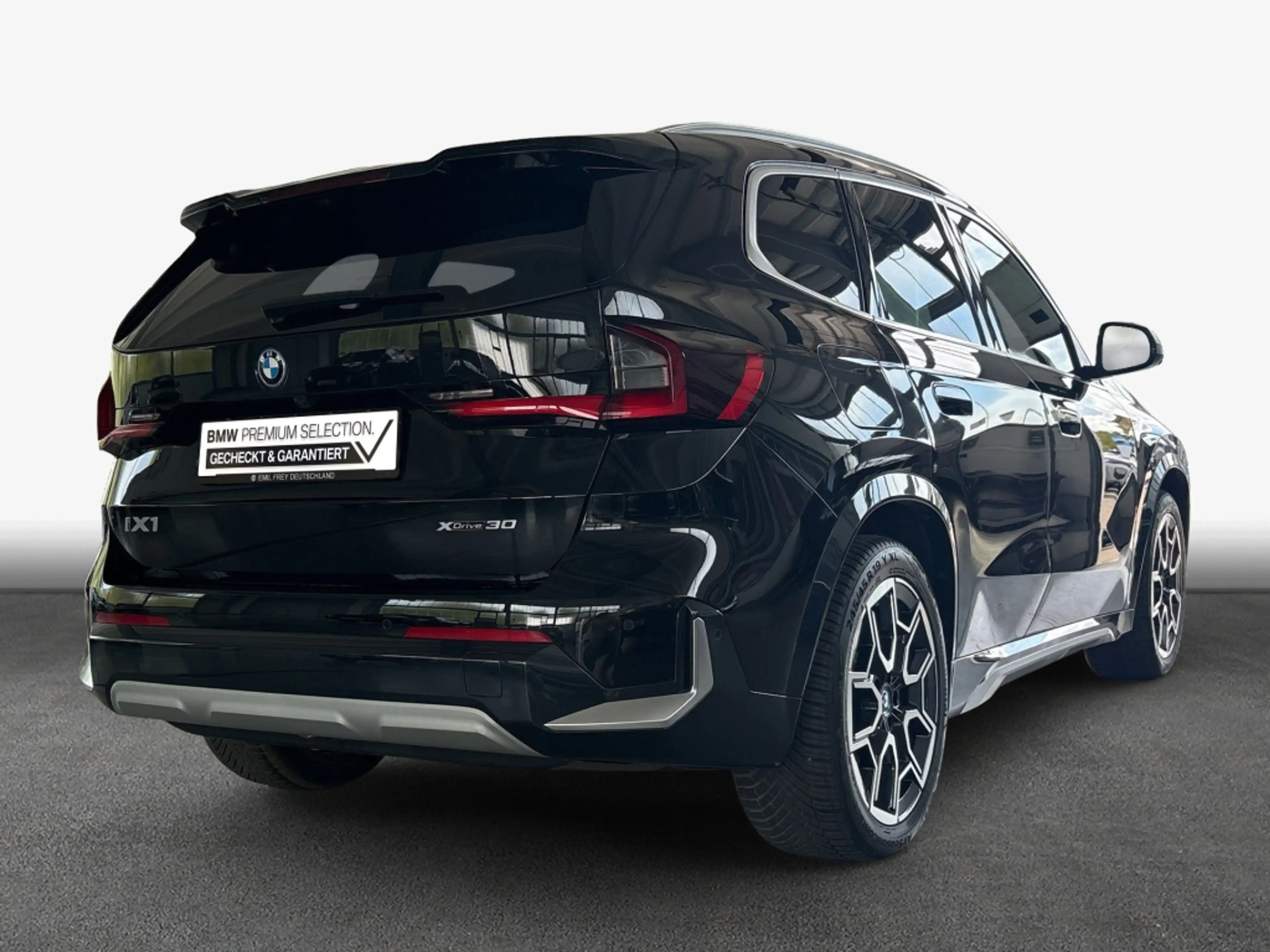 BMW iX1 xDrive30 xLine LED* Head-Up* AHK* — photo 2