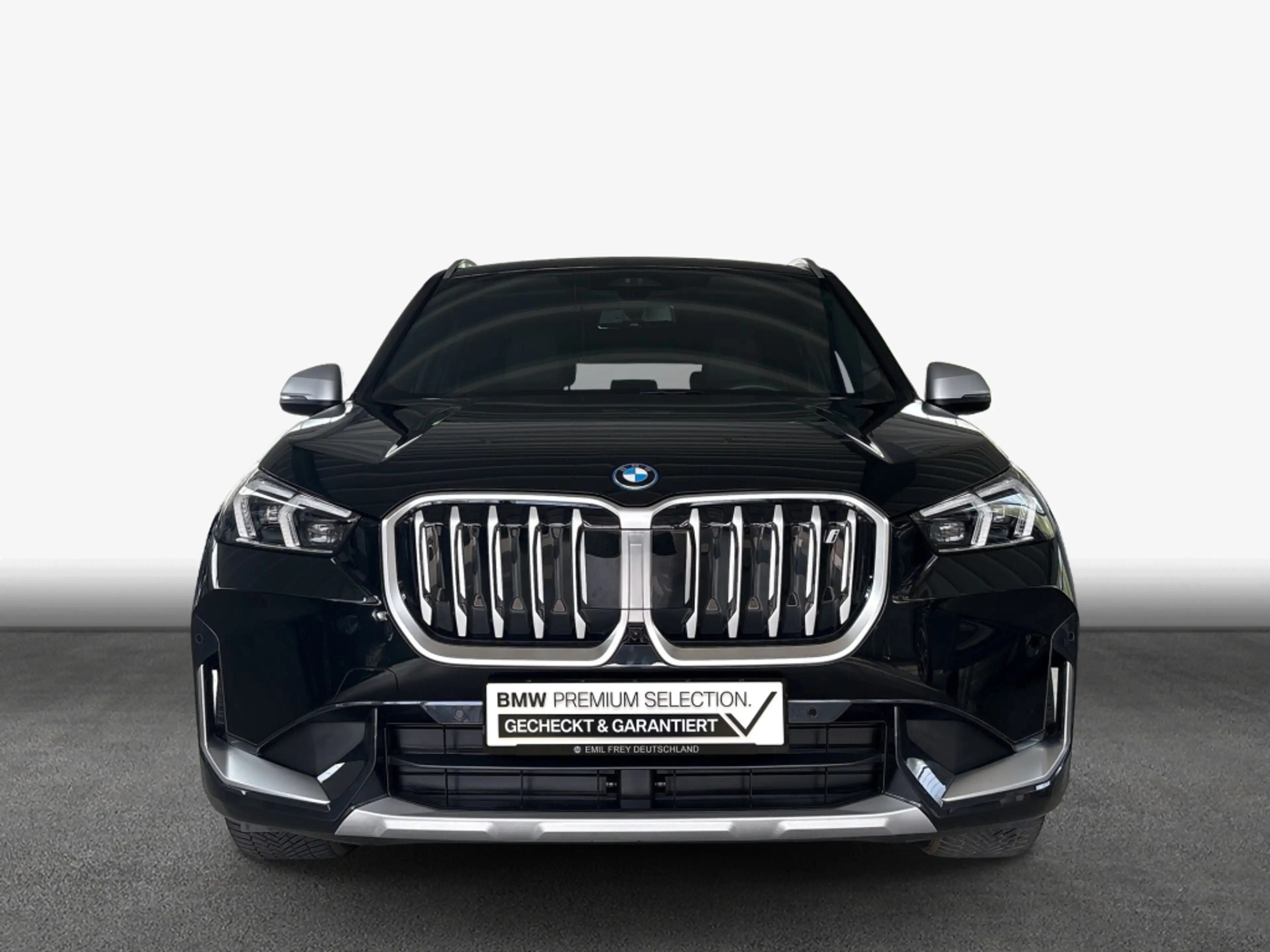BMW iX1 xDrive30 xLine LED* Head-Up* AHK* — photo 5