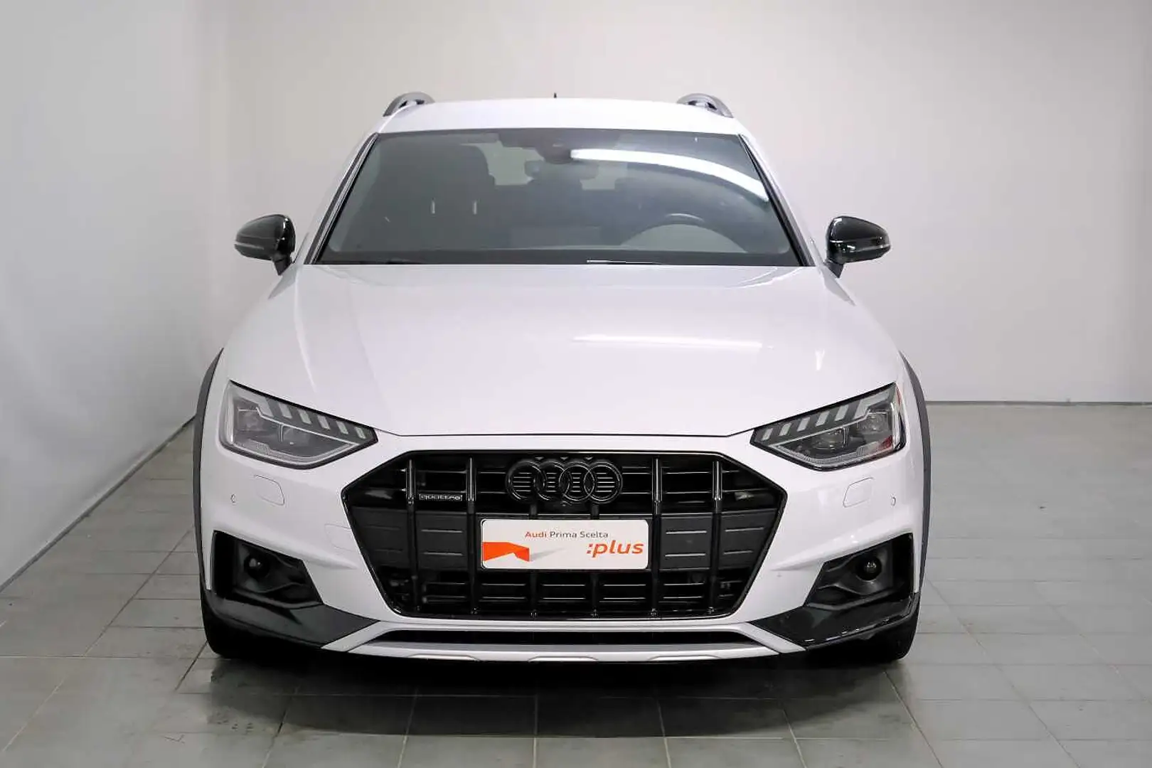 Audi A4 allroad 2ª serie 40 TDI 204 CV S tronic Identity C Bianco - 2