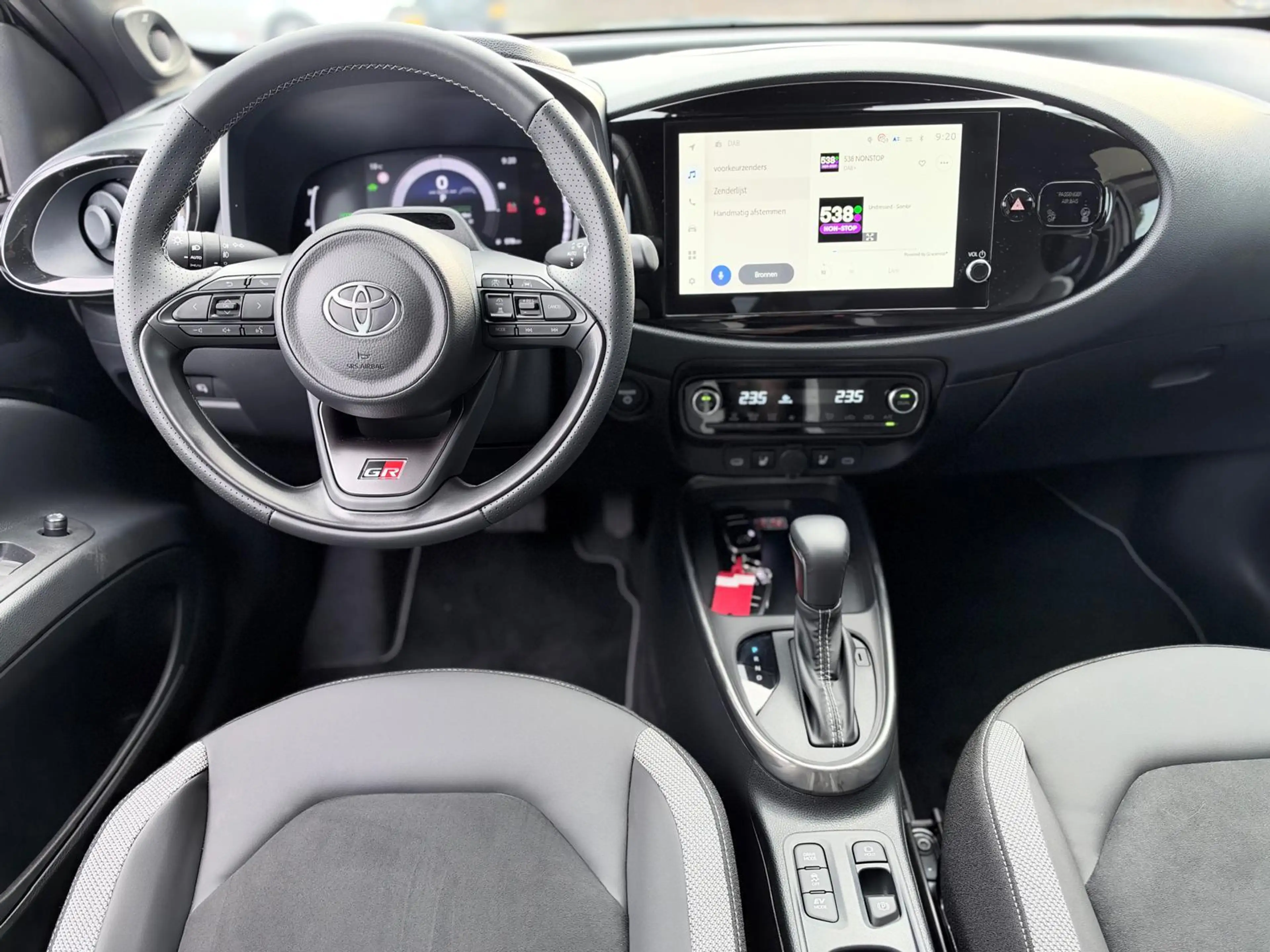 Toyota Aygo X Hybrid 115 GR Sport Automaat | JBL | LED | Keyless — photo 9