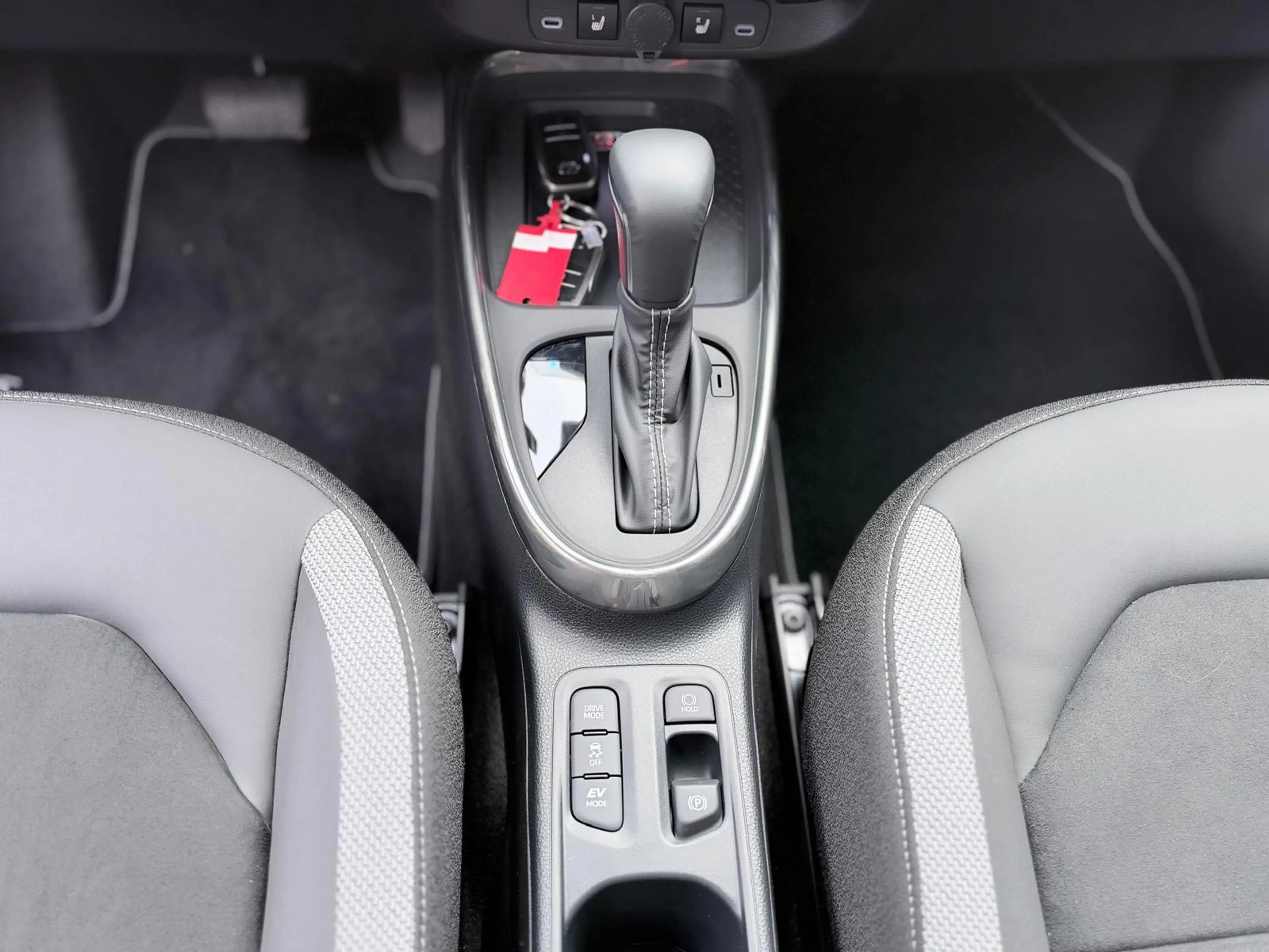 Toyota Aygo X Hybrid 115 GR Sport Automaat | JBL | LED | Keyless — photo 6