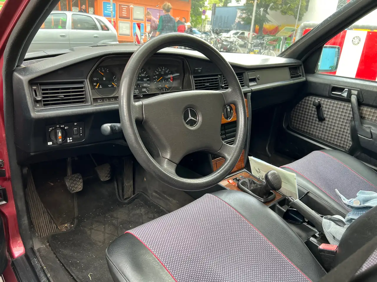 Mercedes-Benz 190 E 2.3, foto 6