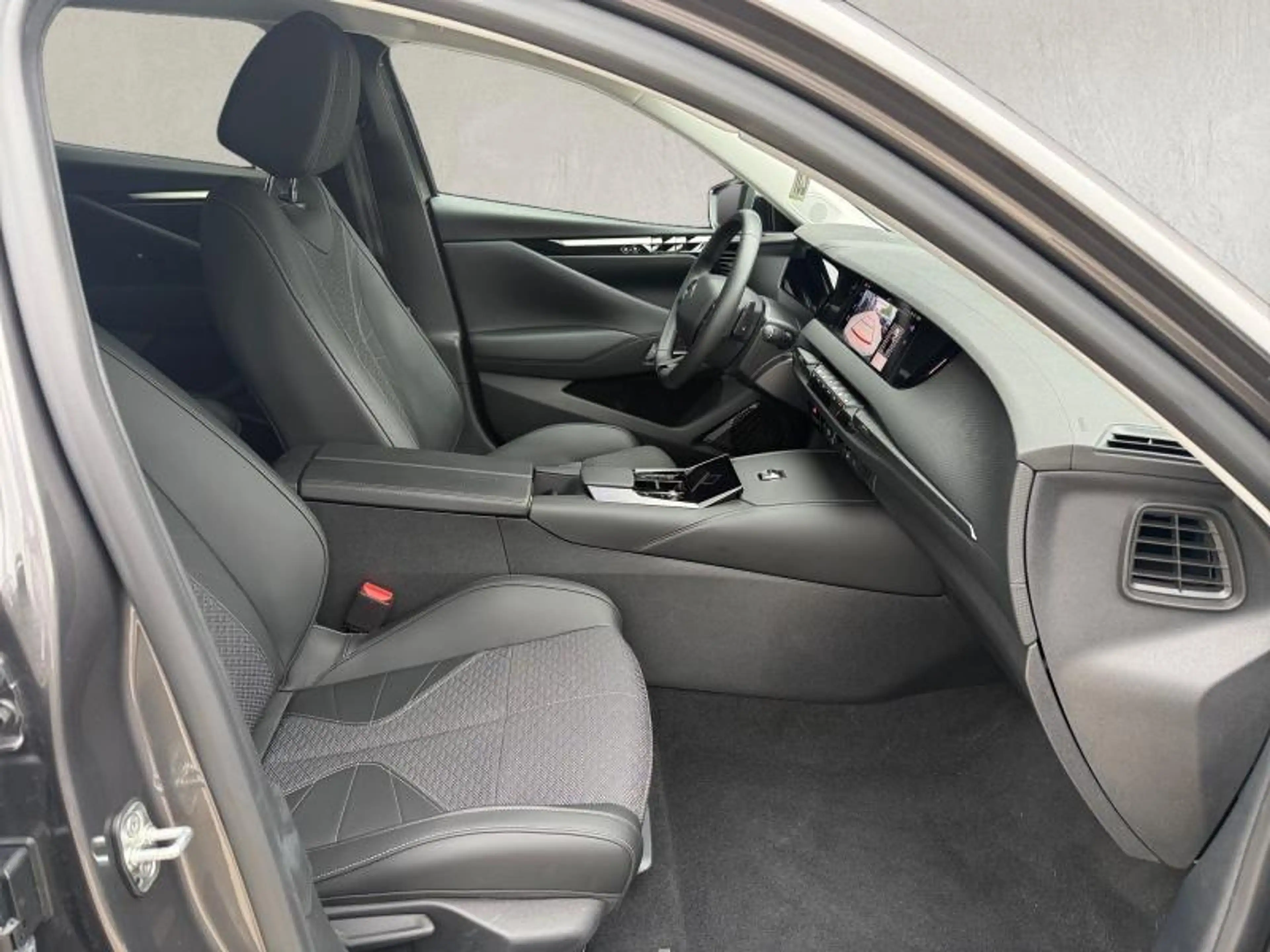 DS Automobiles DS 4 PALLAS MICRO HYBRID — photo 15