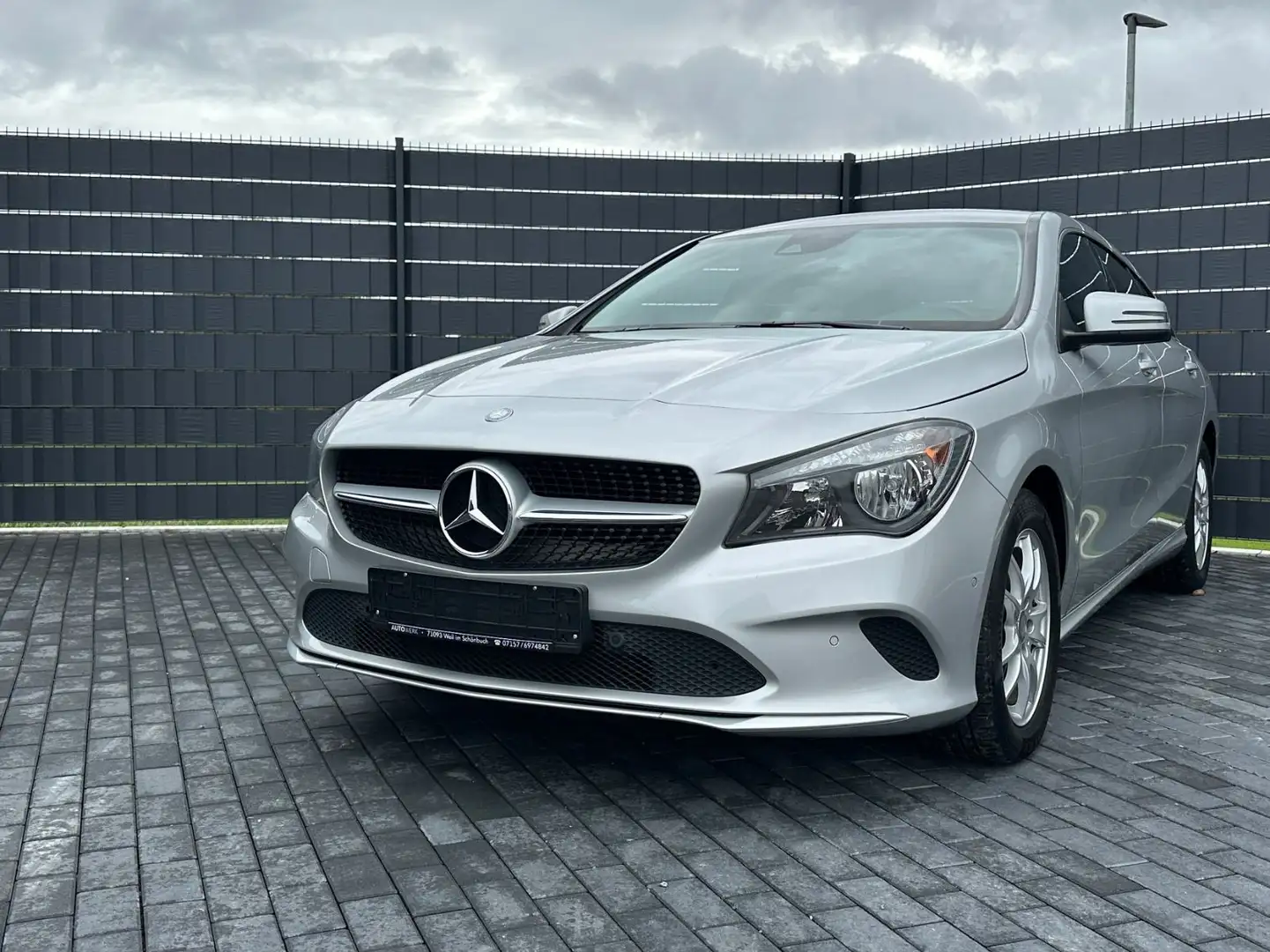 Mercedes-Benz CLA 200 *AUTOMATIK*COMAND*STHZ*CAM*SHZ*TEMP* Silber - 1