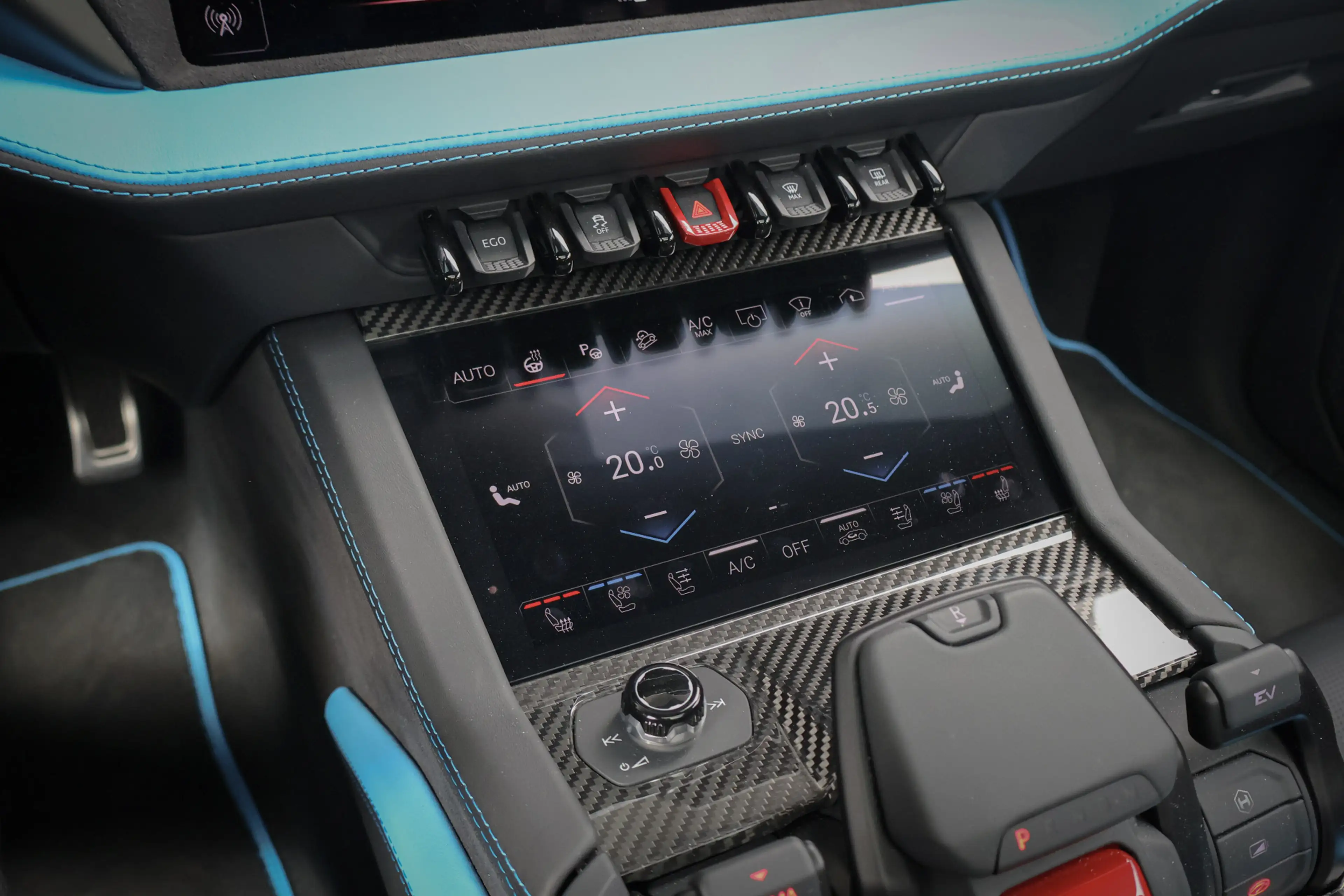 Lamborghini Urus 4.0 V8 Hybrid SE | ADPATIVE | AKRAPOVIC | TREKHAAK — photo 12