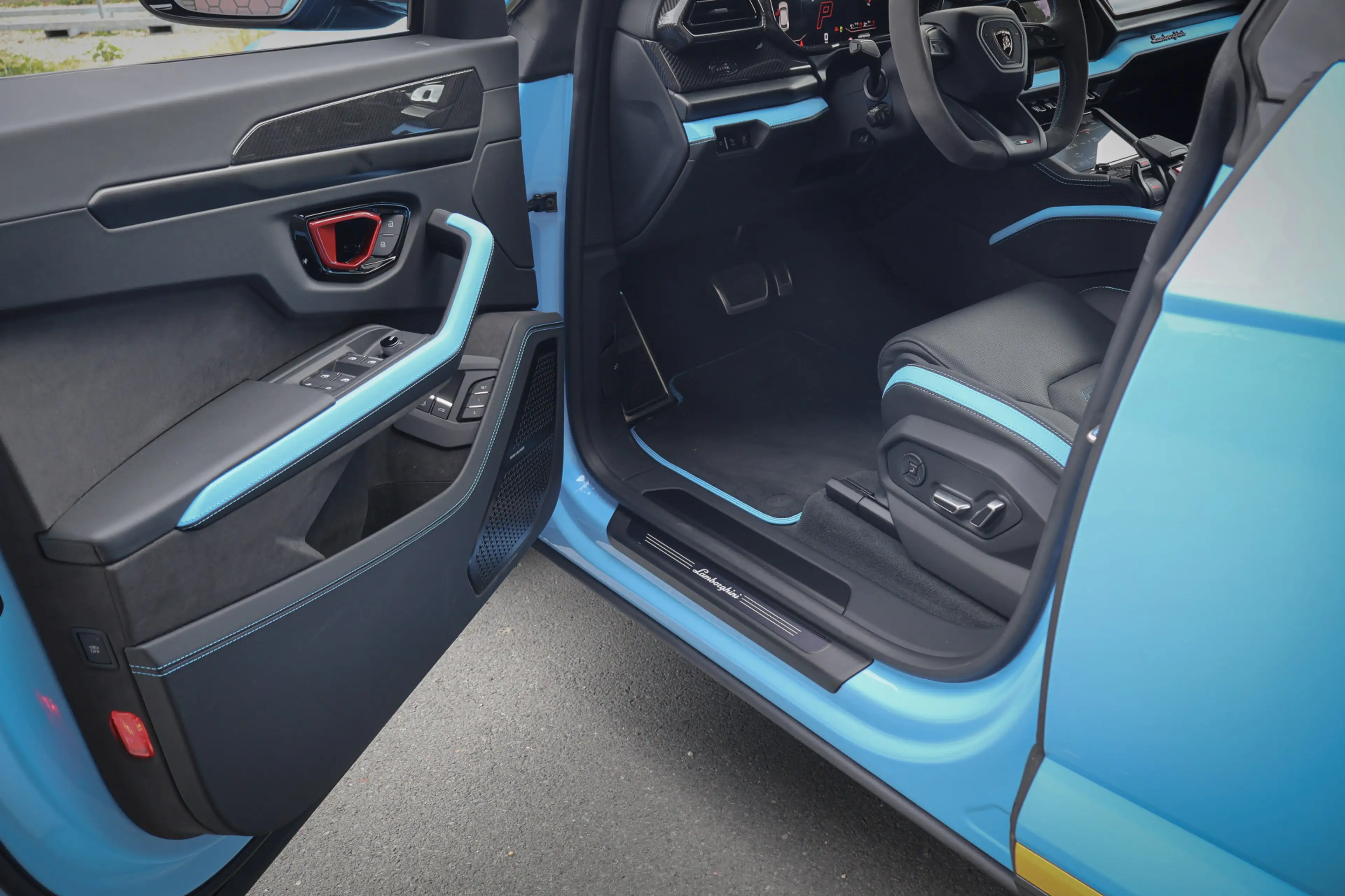 Lamborghini Urus 4.0 V8 Hybrid SE | ADPATIVE | AKRAPOVIC | TREKHAAK — photo 36