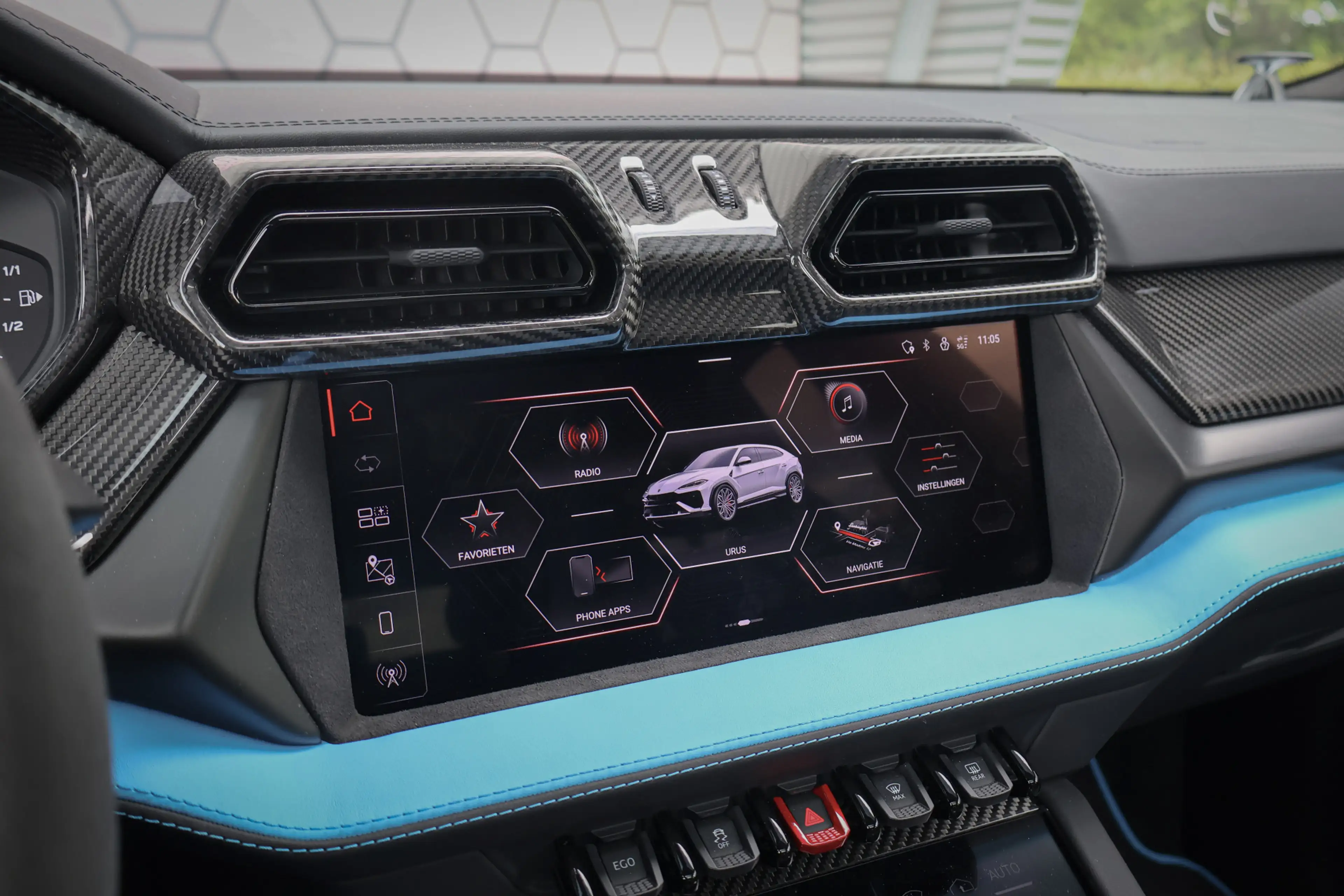 Lamborghini Urus 4.0 V8 Hybrid SE | ADPATIVE | AKRAPOVIC | TREKHAAK — photo 13