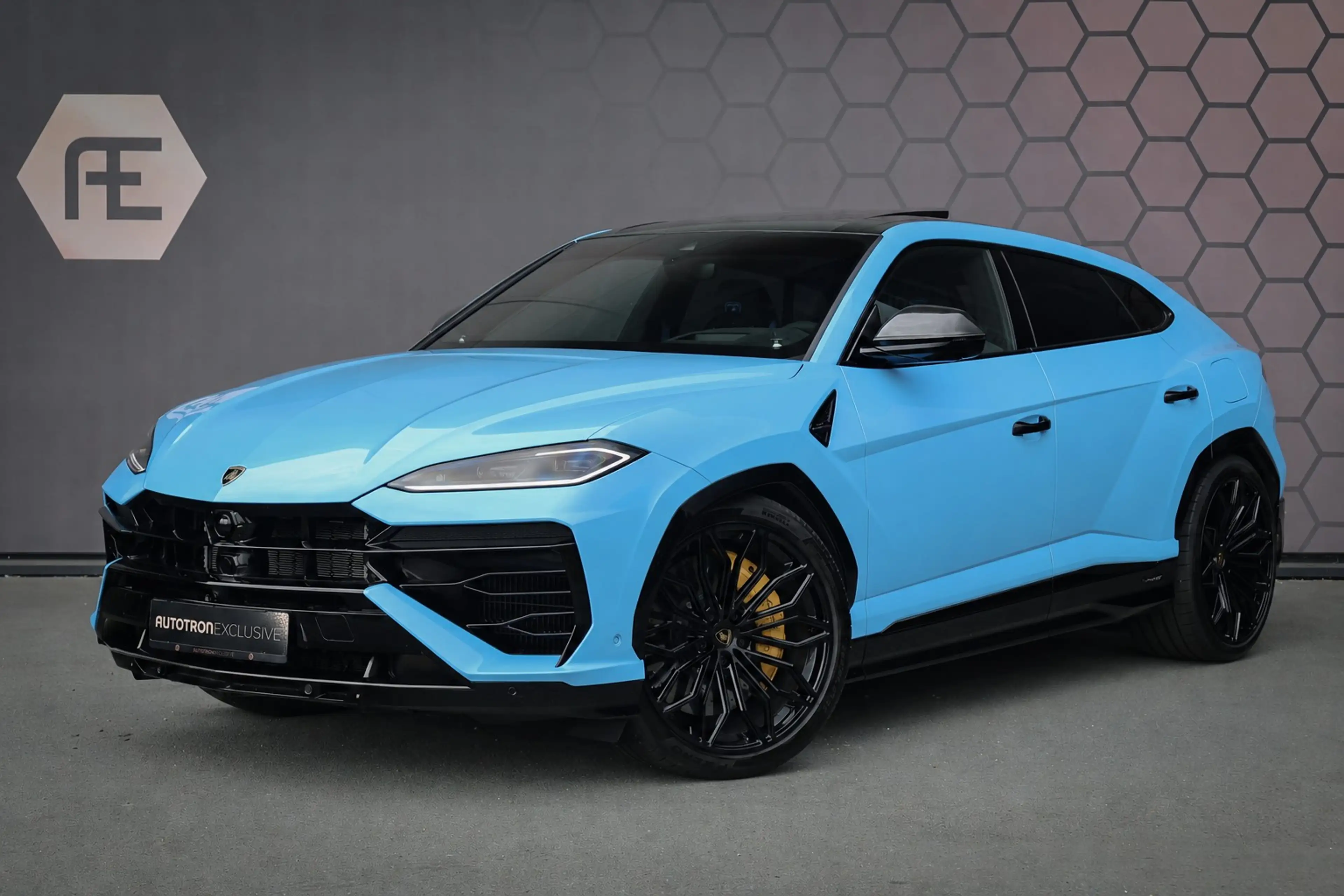 Lamborghini Urus 4.0 V8 Hybrid SE | ADPATIVE | AKRAPOVIC | TREKHAAK