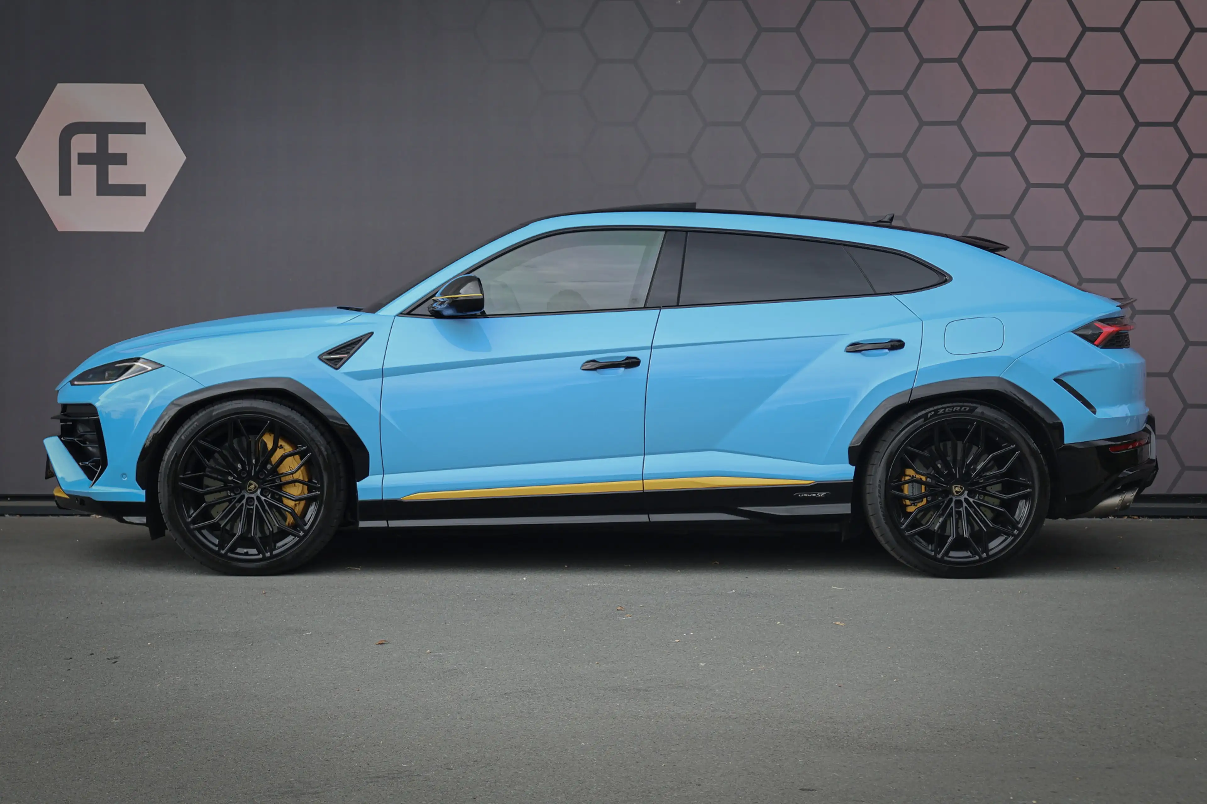 Lamborghini Urus 4.0 V8 Hybrid SE | ADPATIVE | AKRAPOVIC | TREKHAAK — photo 29