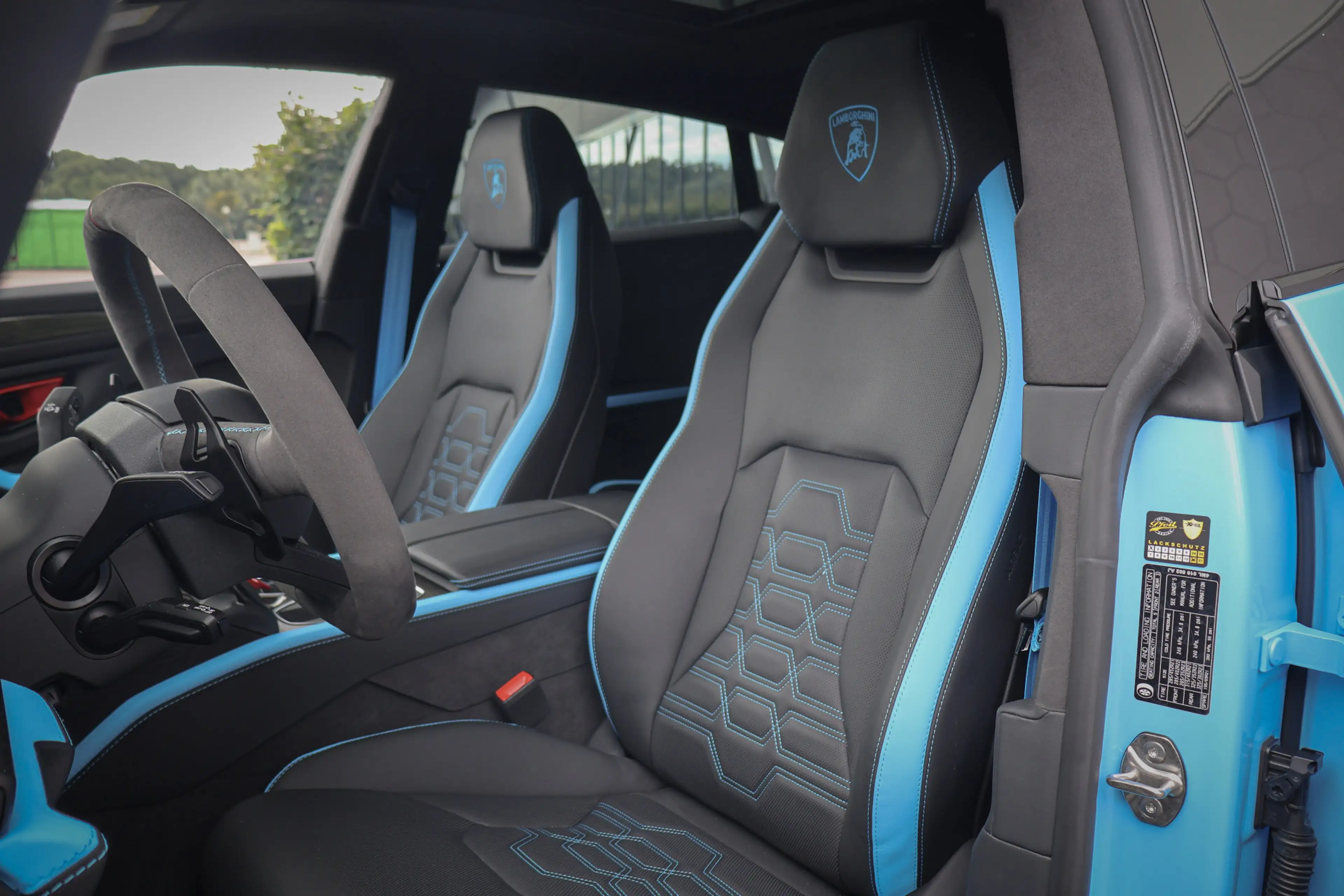 Lamborghini Urus 4.0 V8 Hybrid SE | ADPATIVE | AKRAPOVIC | TREKHAAK — photo 6