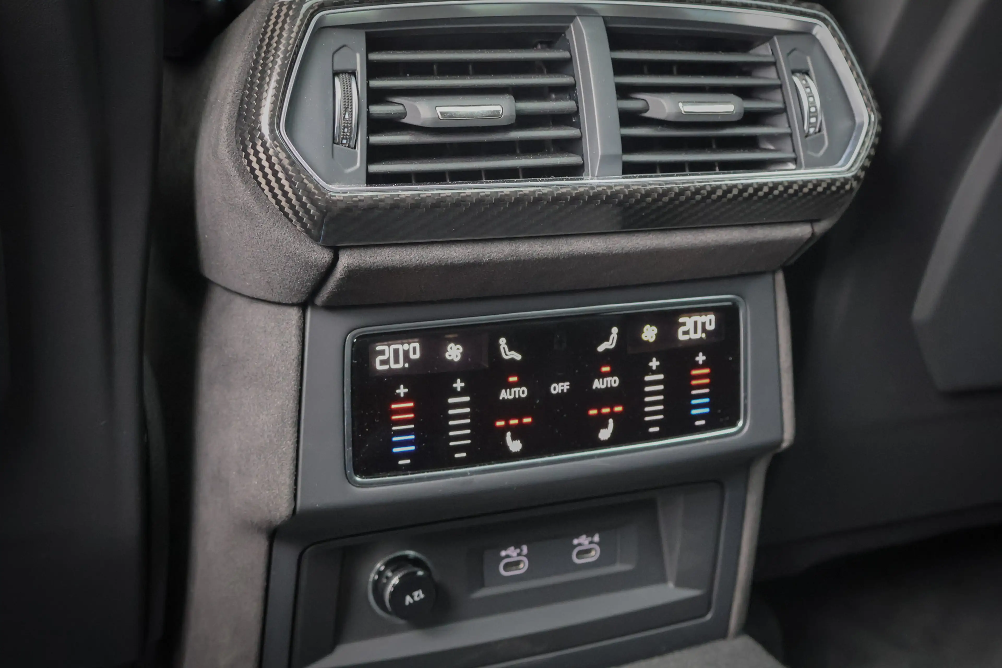Lamborghini Urus 4.0 V8 Hybrid SE | ADPATIVE | AKRAPOVIC | TREKHAAK — photo 26
