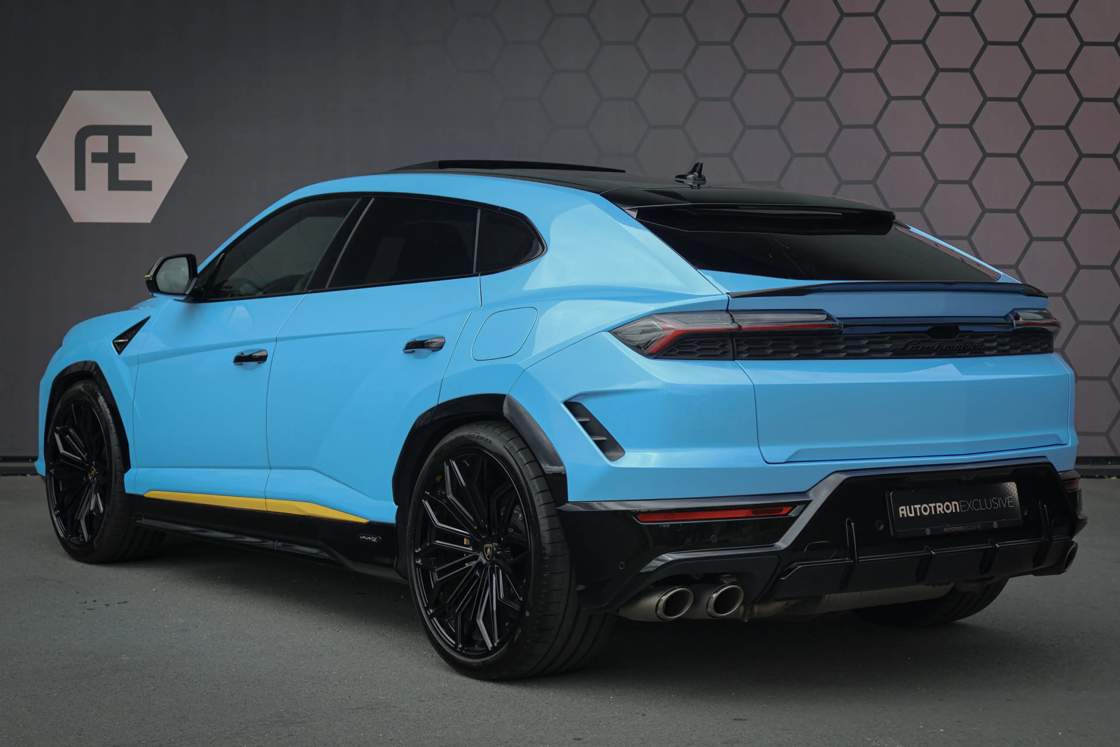Lamborghini Urus 4.0 V8 Hybrid SE | ADPATIVE | AKRAPOVIC | TREKHAAK — photo 22