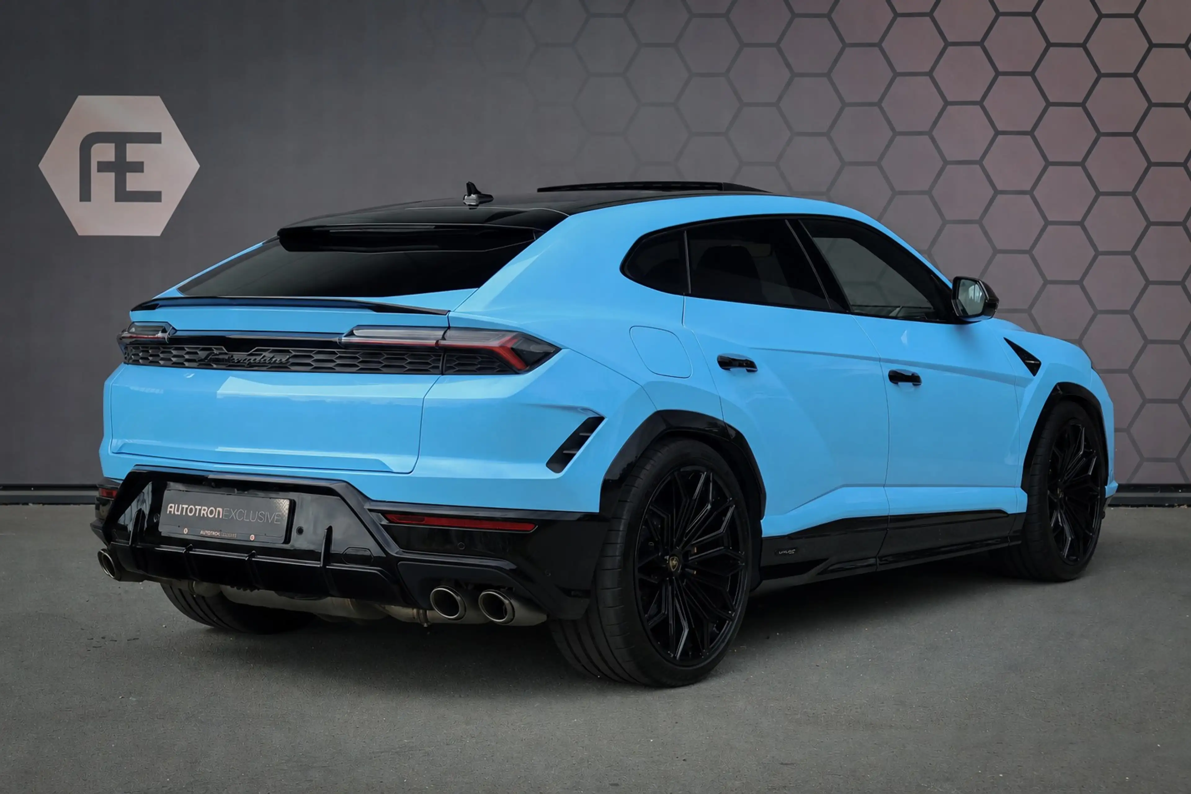 Lamborghini Urus 4.0 V8 Hybrid SE | ADPATIVE | AKRAPOVIC | TREKHAAK — photo 4