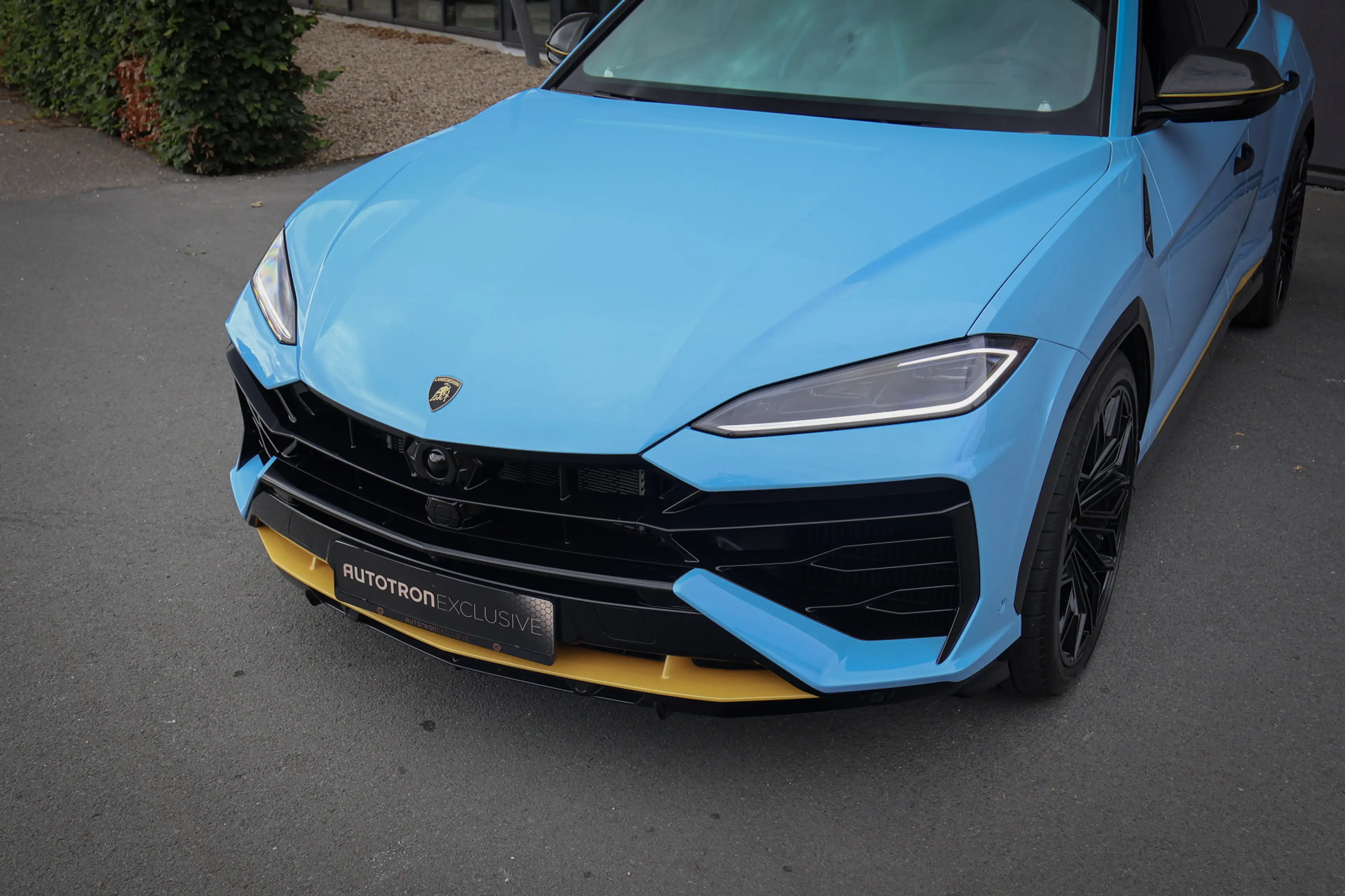 Lamborghini Urus 4.0 V8 Hybrid SE | ADPATIVE | AKRAPOVIC | TREKHAAK — photo 33