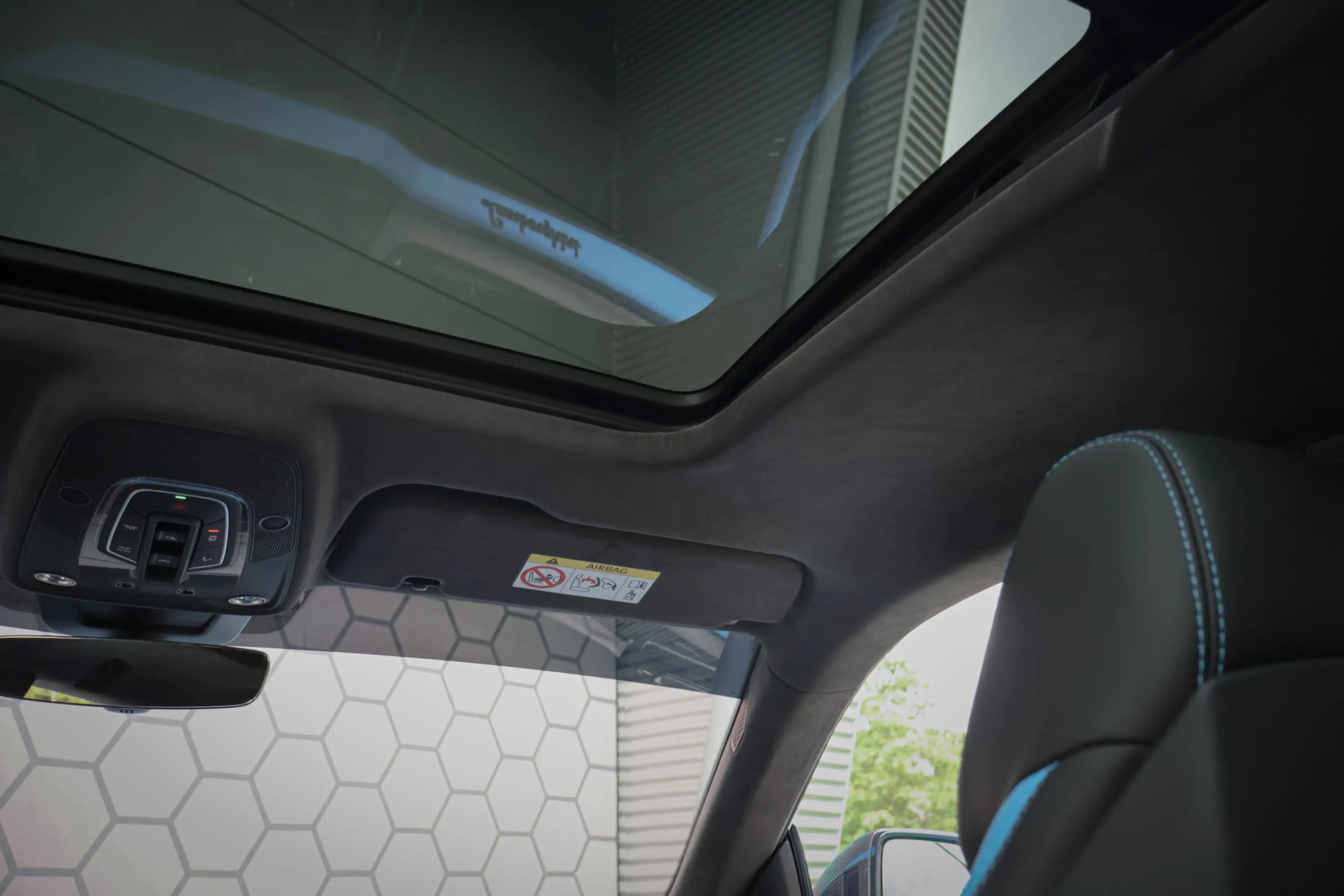 Lamborghini Urus 4.0 V8 Hybrid SE | ADPATIVE | AKRAPOVIC | TREKHAAK — photo 23