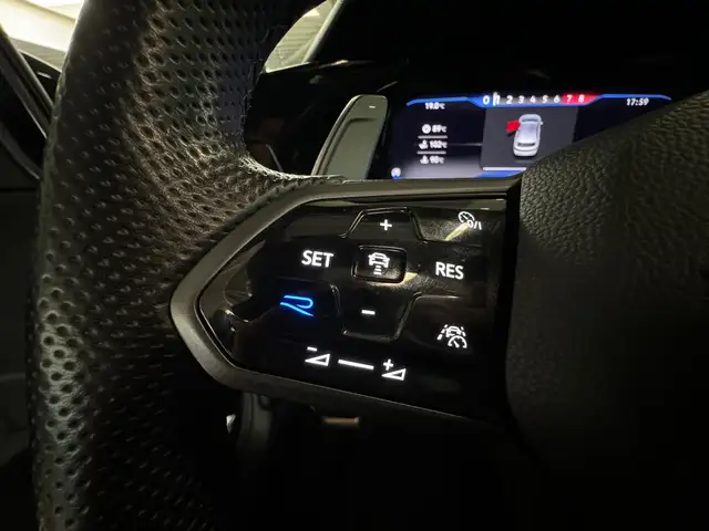 Volkswagen Golf view 11