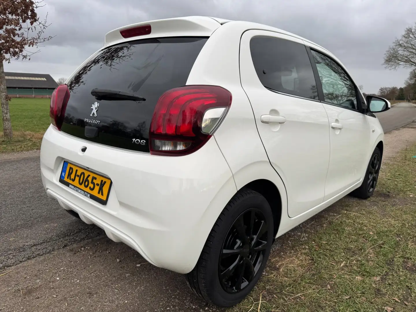 Peugeot 108 1.0 e-VTi Active met AppleCarPlay/Android auto en Weiß - 2