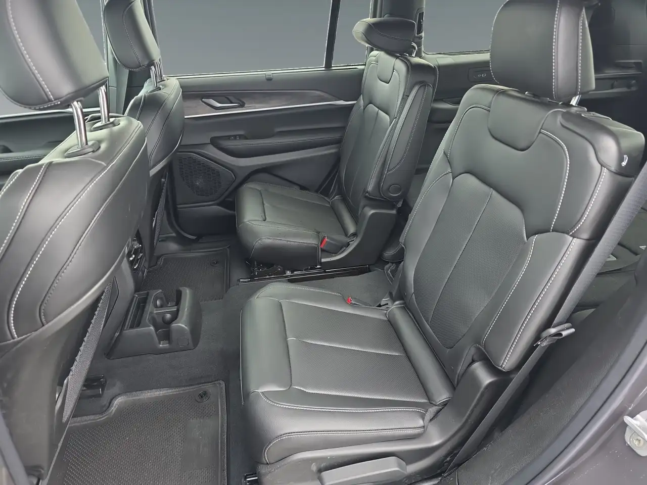 Jeep Grand Cherokee photo Jeep Grand Cherokee