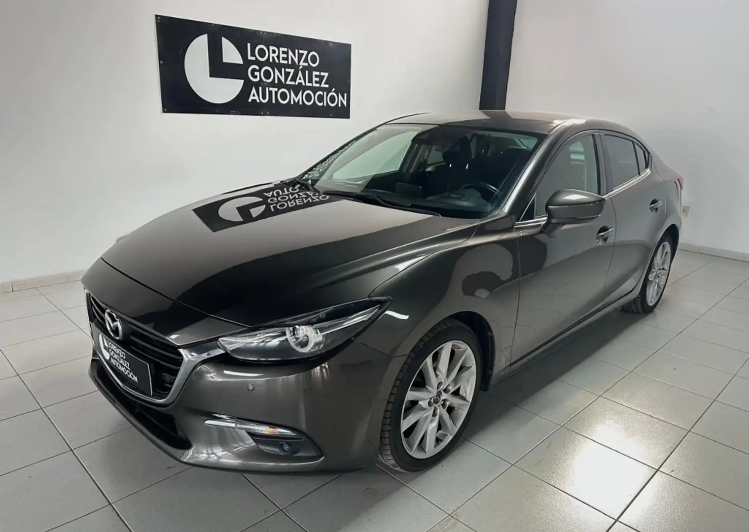 Mazda 3 Pequeño  Automático de 5 Puertas Braun - 1