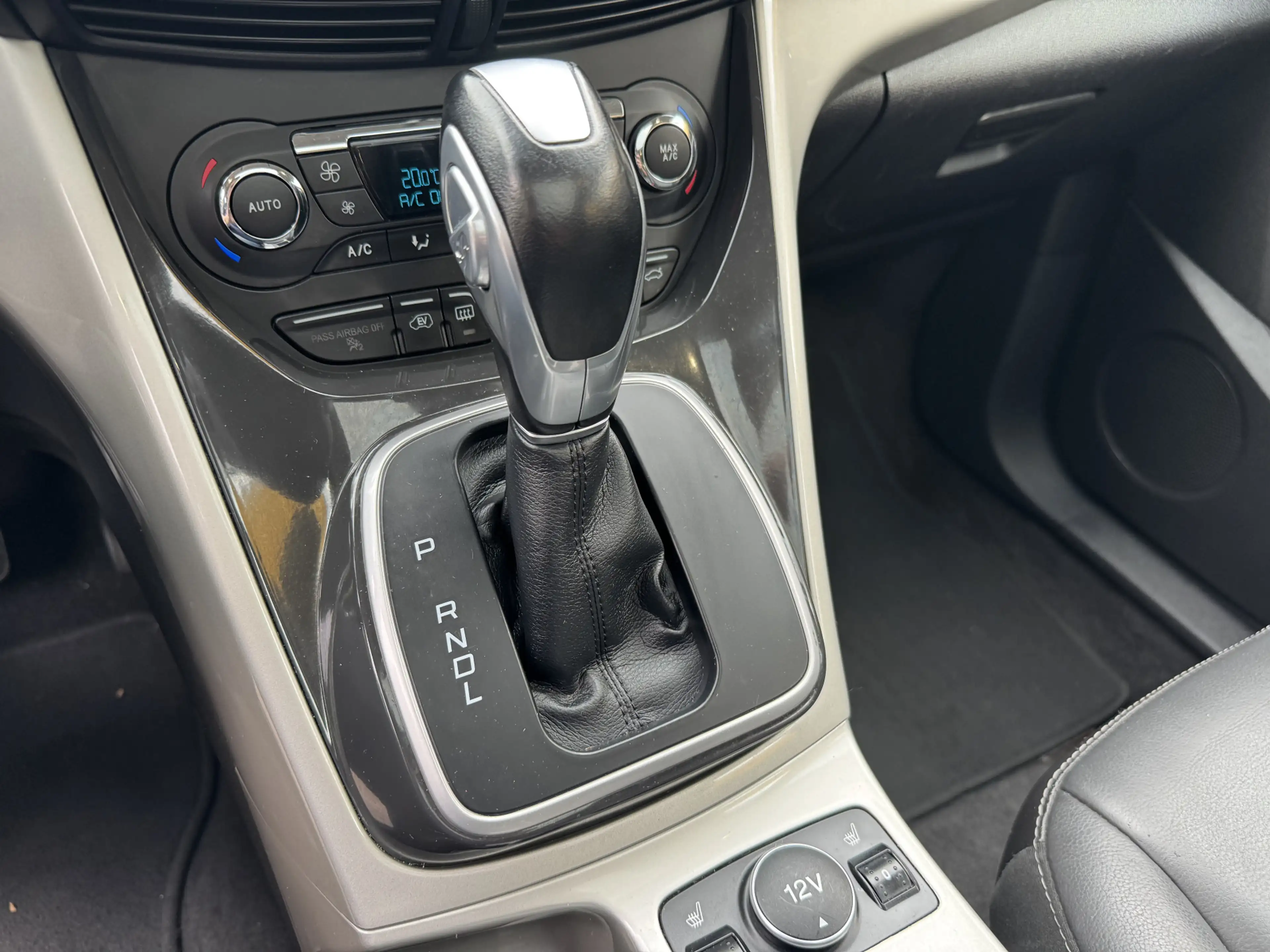 Ford C-Max 2.0 Plug-in Hybrid Titanium Plus Climate Control P — photo 11
