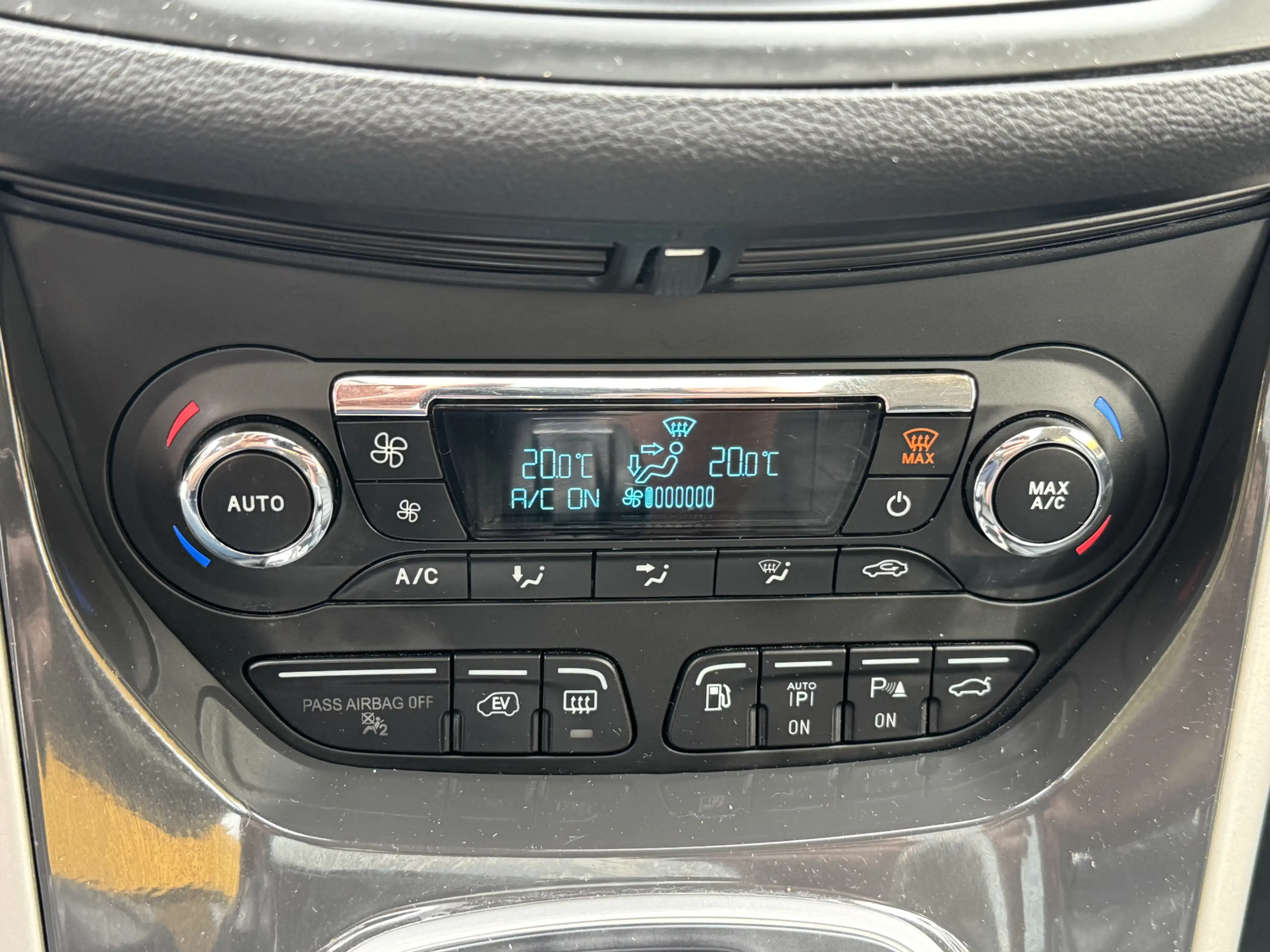 Ford C-Max 2.0 Plug-in Hybrid Titanium Plus Climate Control P — photo 10