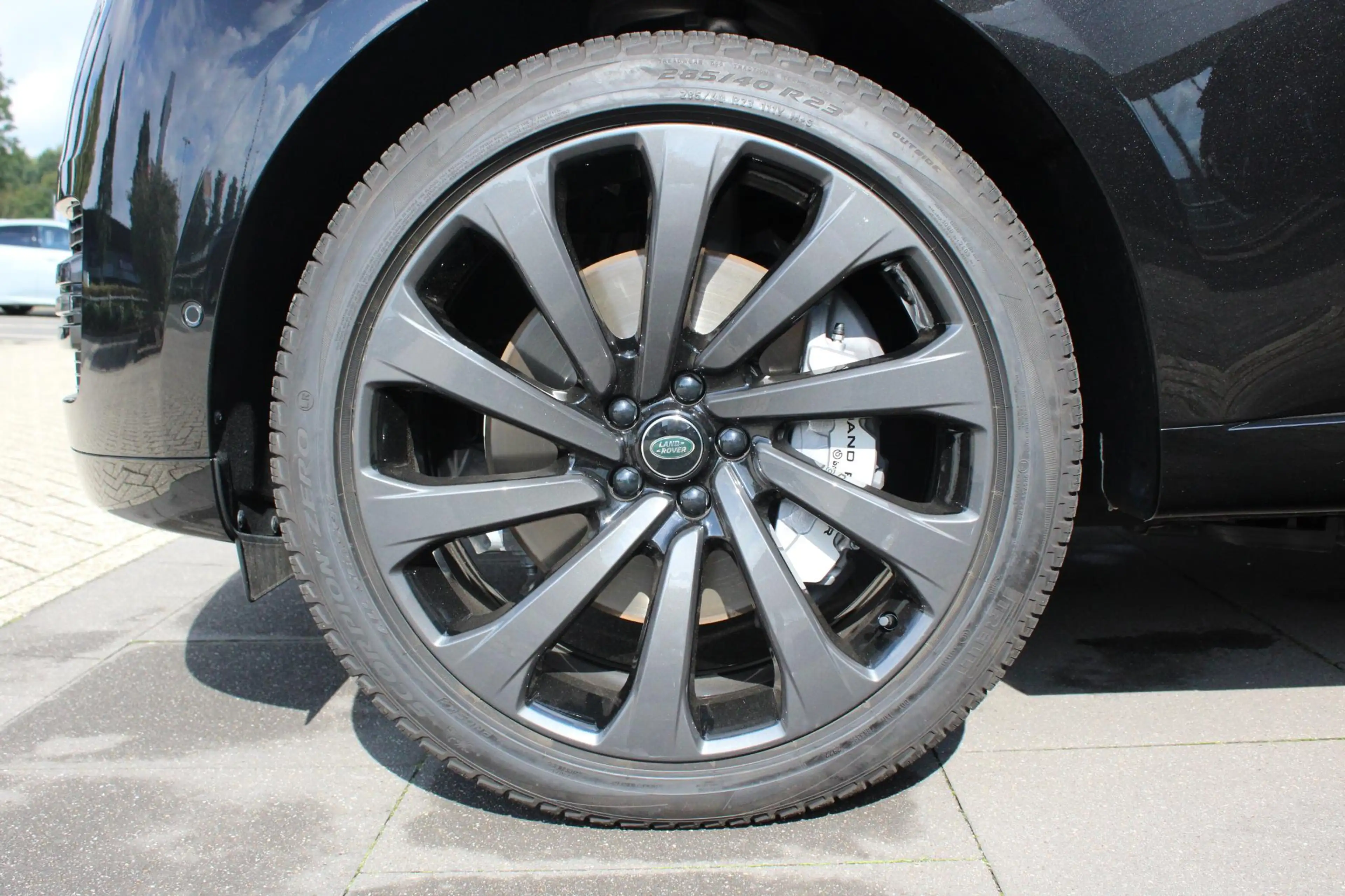 Land Rover Range Rover SWB P550e HSE | Caraway | 23 Inch | Massage — photo 6