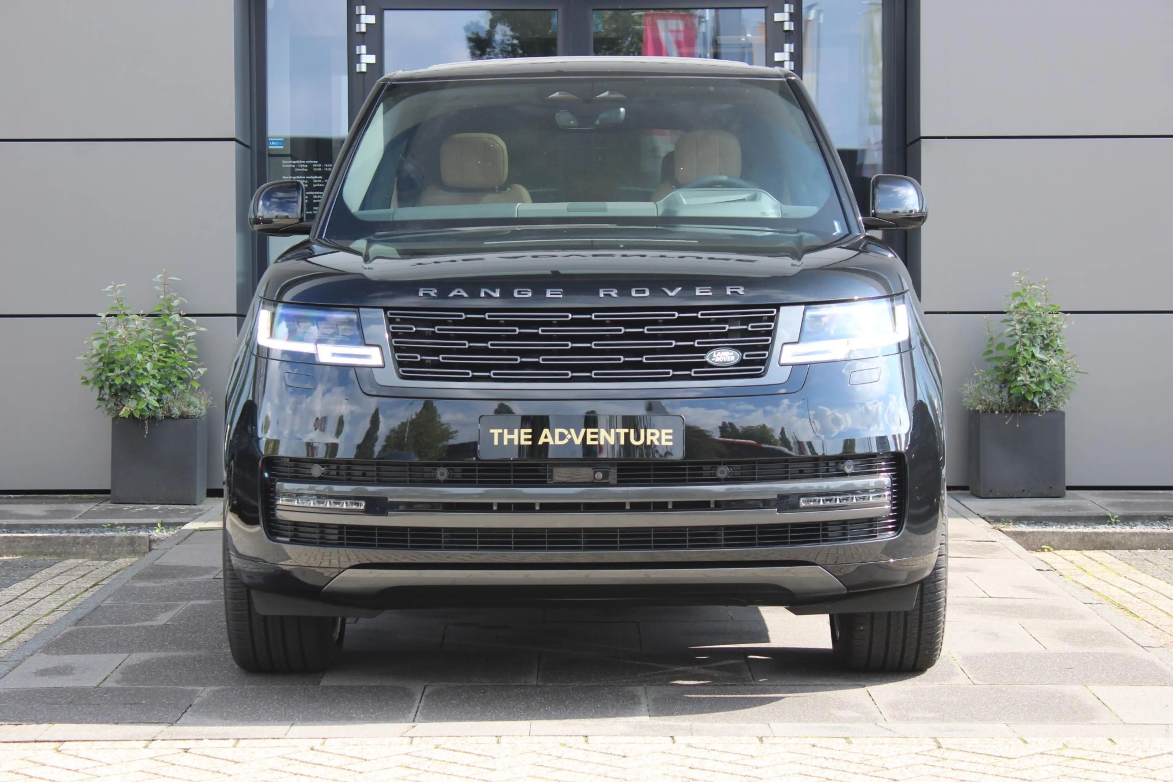 Land Rover Range Rover SWB P550e HSE | Caraway | 23 Inch | Massage — photo 7