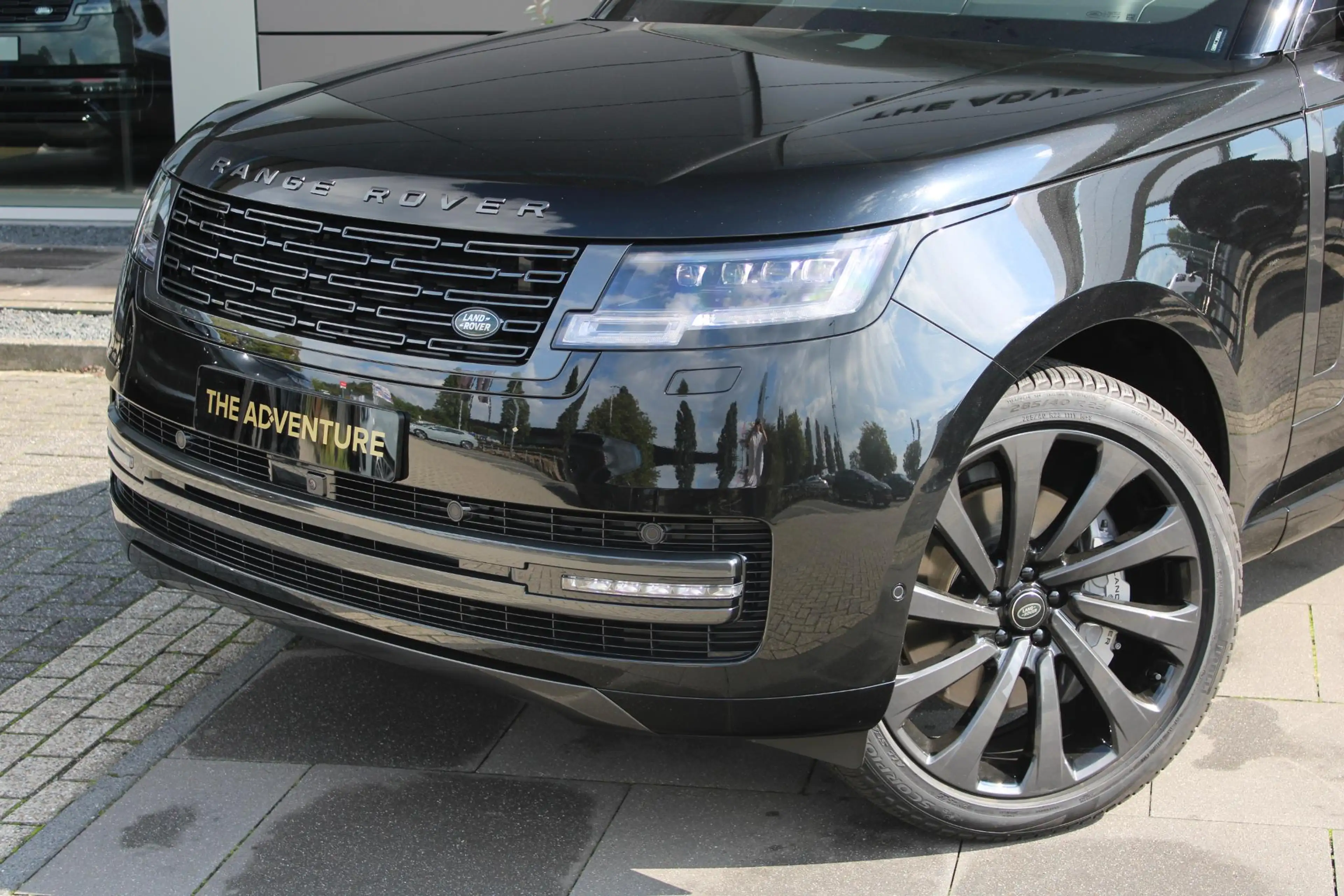 Land Rover Range Rover SWB P550e HSE | Caraway | 23 Inch | Massage — photo 8