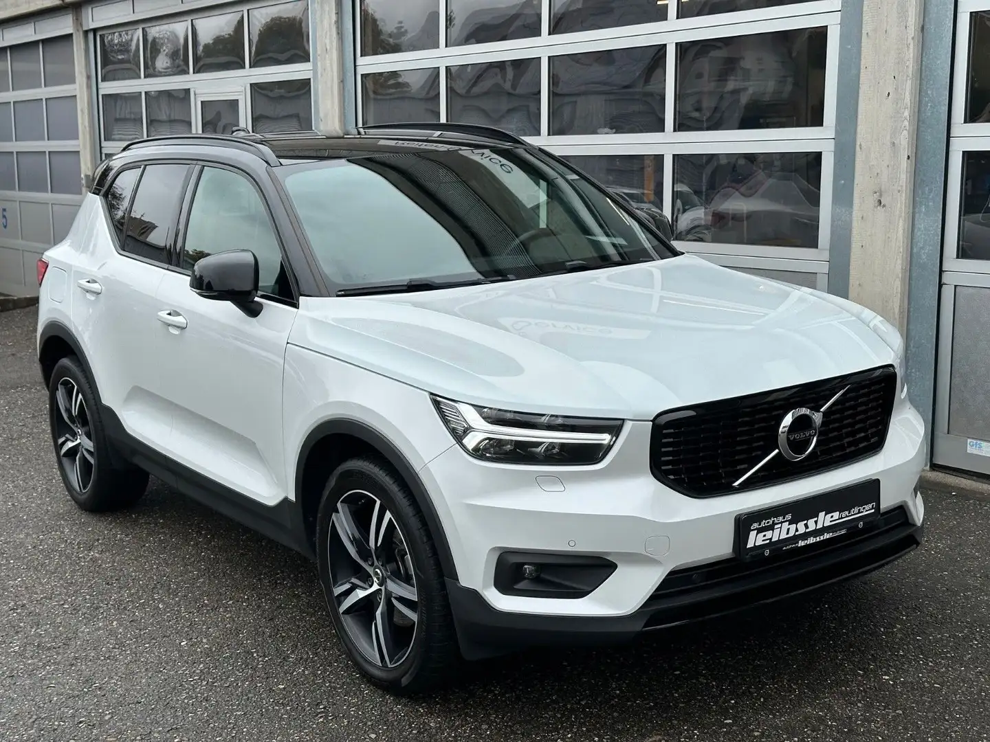 Volvo XC40 T4 R-Design AWD Weiß - 1