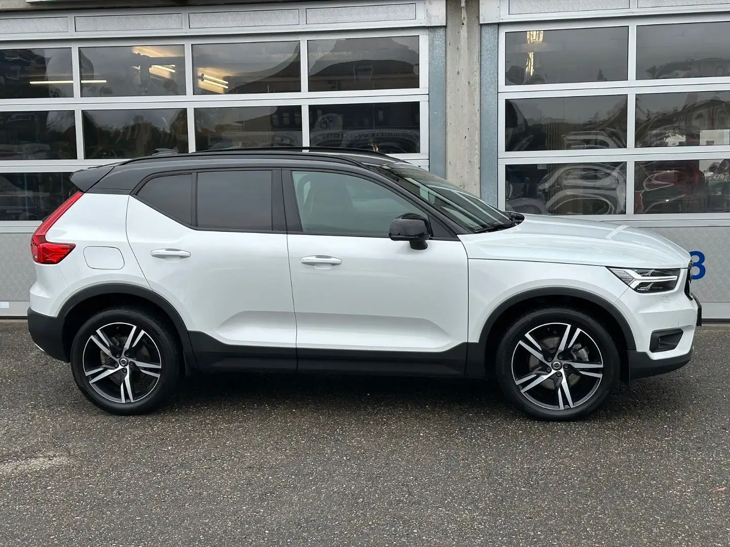 Volvo XC40 T4 R-Design AWD Weiß - 2