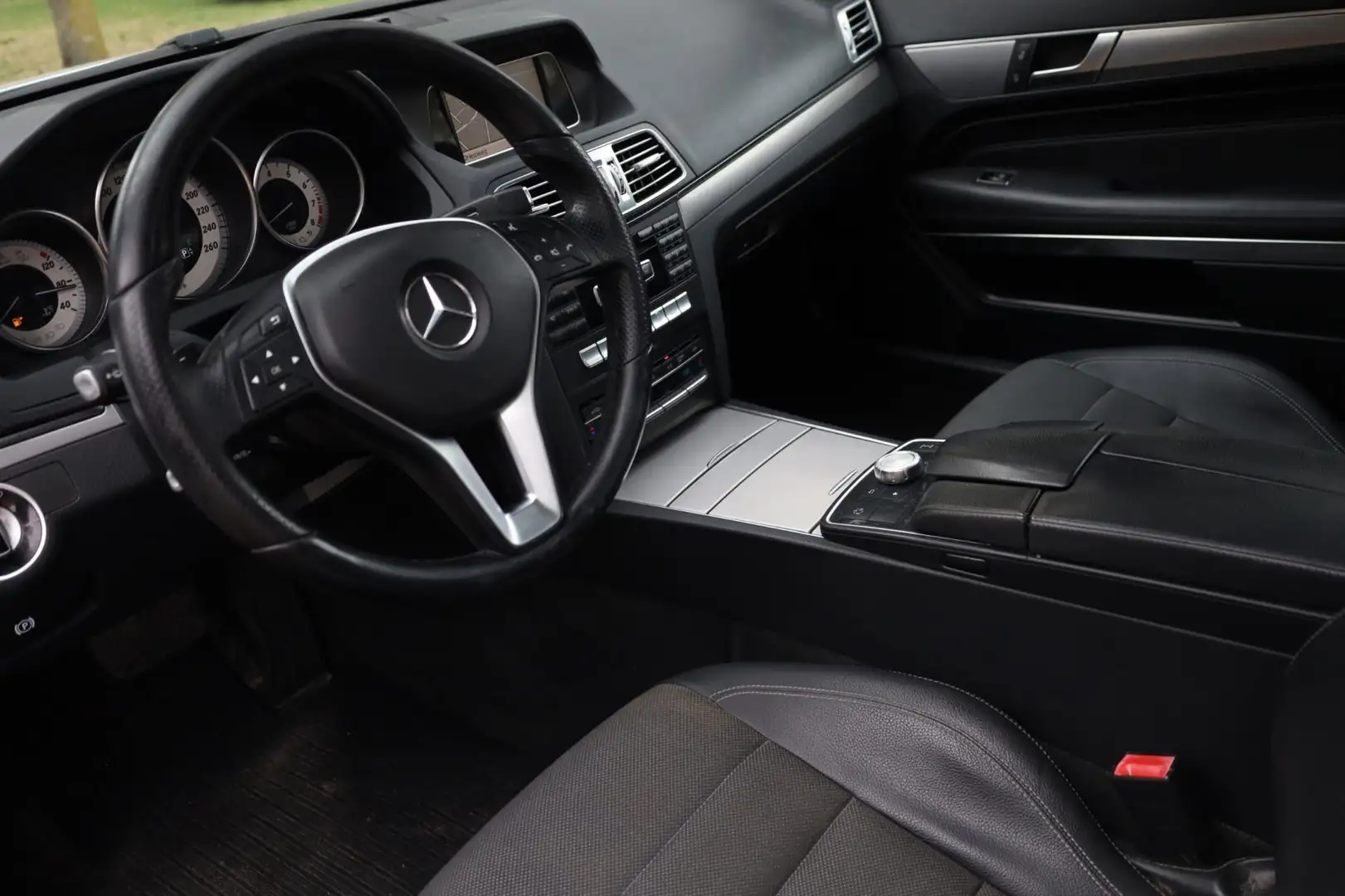 Mercedes-Benz E 200 Coupé Ambition Sport Aut. | Facelift | Panorama | Grijs - 2