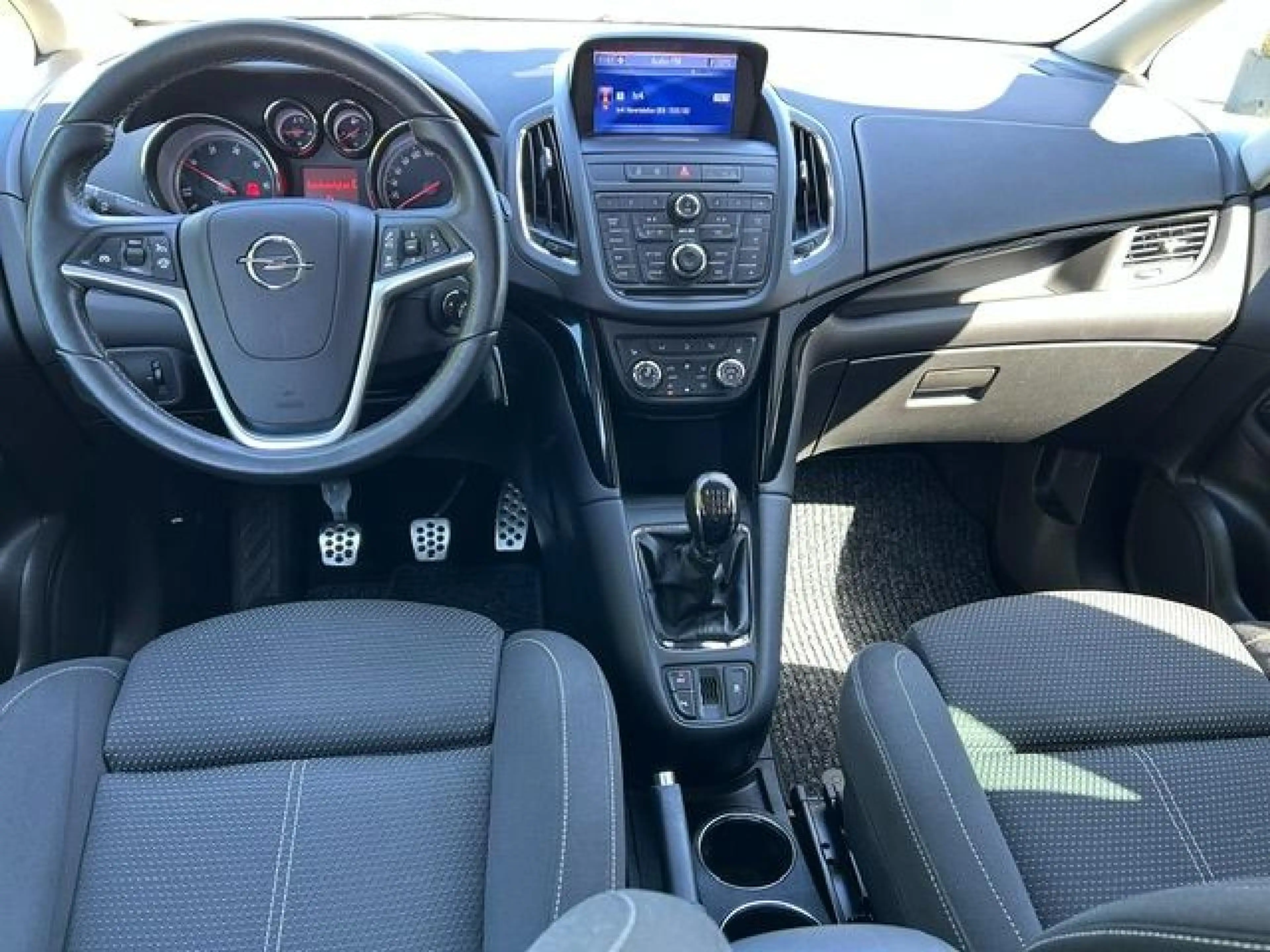 Opel Zafira Tourer Sport — photo 14