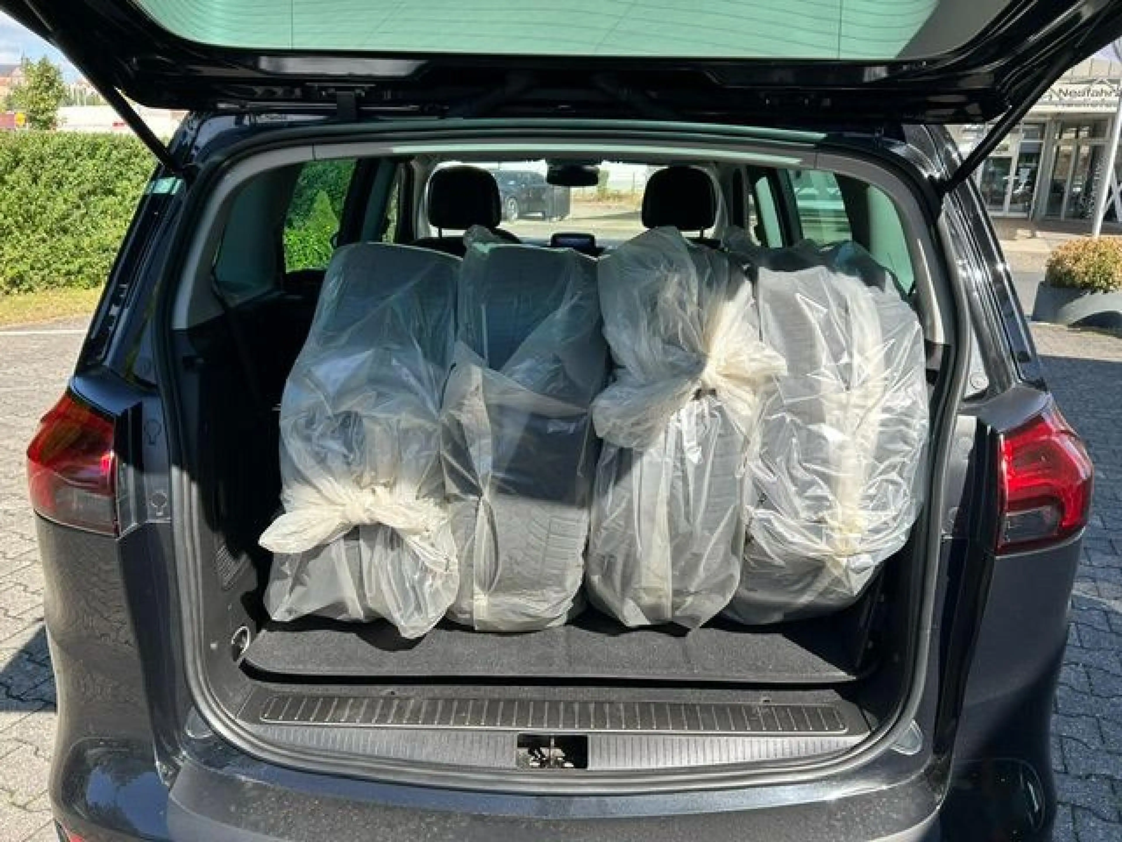Opel Zafira Tourer Sport — photo 15