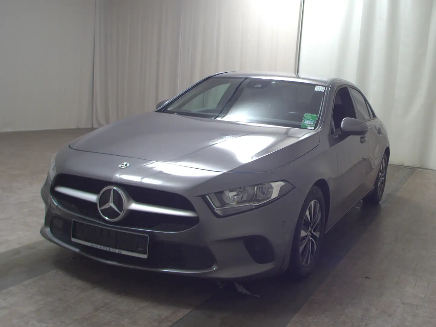 Mercedes-Benz A 180 Lim. d Navi Shz MBUX+ PDC Gris - 2