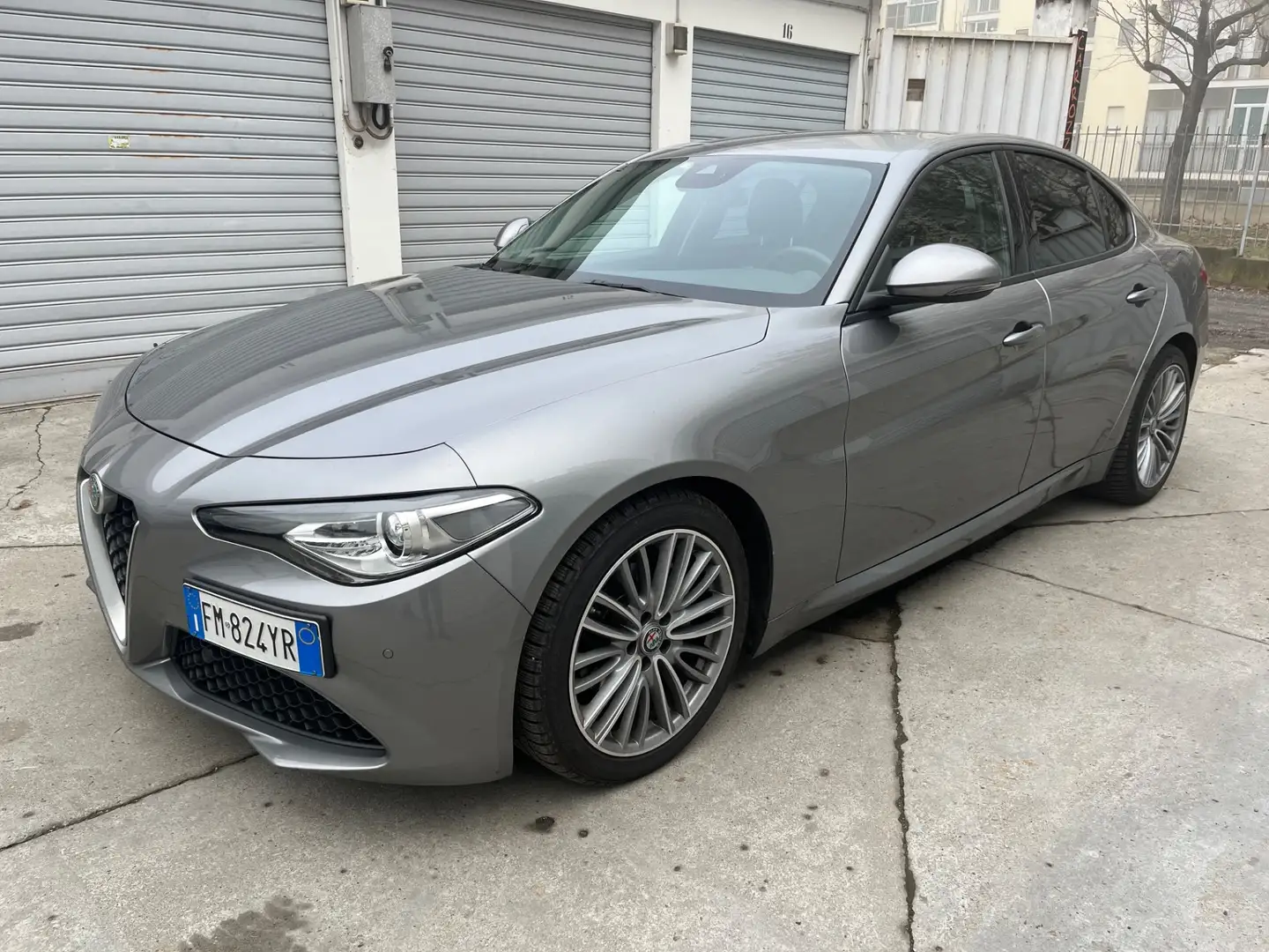 Alfa Romeo Giulia 180 CV AT8 Business Sport Launch Ed. AUTO Gris - 1