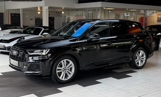 Audi Q7 view 2