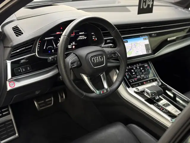 Audi Q7 view 13